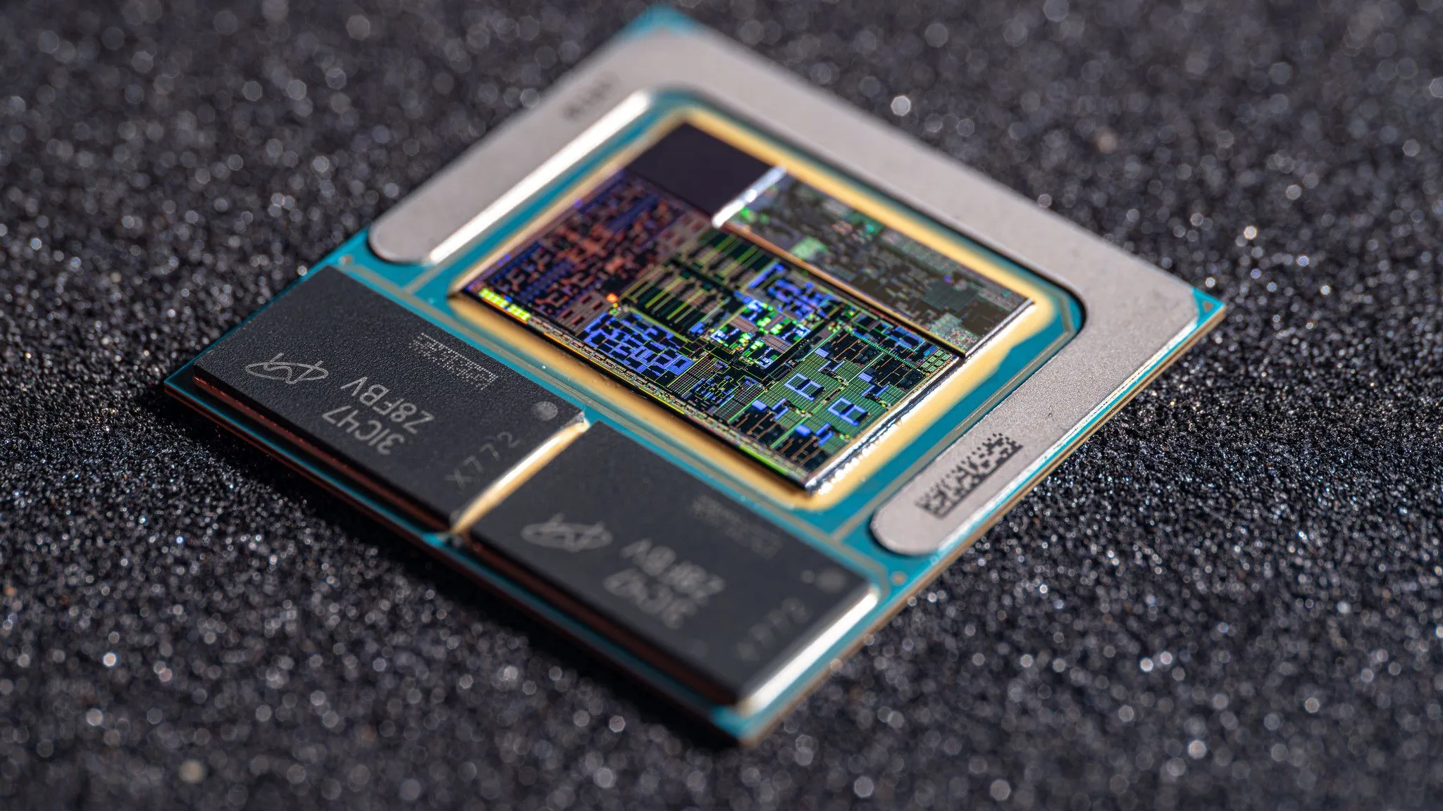 Cấu trúc chip Intel Lunar Lake, minh chứng cho nỗ lực cải thiện hiệu năng và thời lượng pin để cạnh tranh với Qualcomm