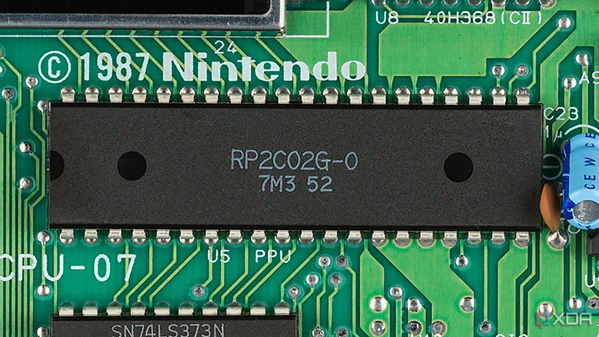 Chip xử lý đồ họa PPU Ricoh RP2C02H-O trên bo mạch Nintendo NES