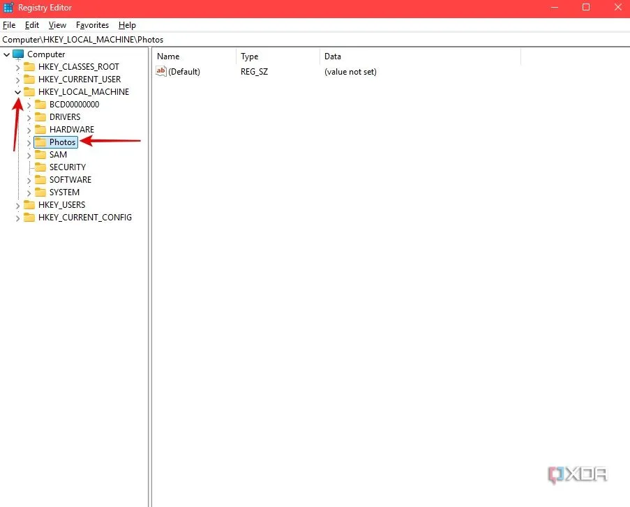 Chọn thư mục &quot;Photos&quot; đã được thêm vào HKEY_LOCAL_MACHINE trong Registry Editor.