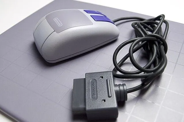 Chuột và tấm lót SNES