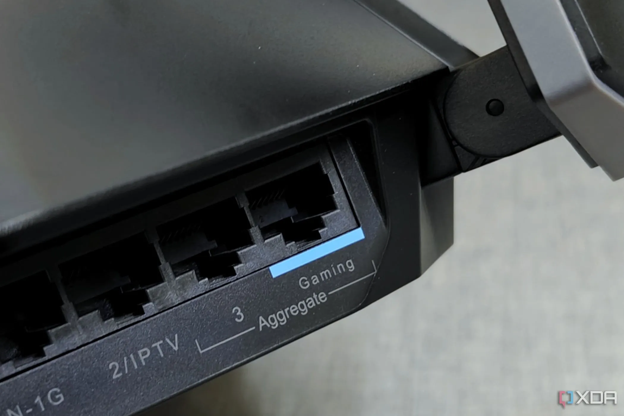 Cổng chơi game trên router Reyee E6 AX6000, biểu tượng cho router hiệu suất cao nhưng có thể quá nhiệt