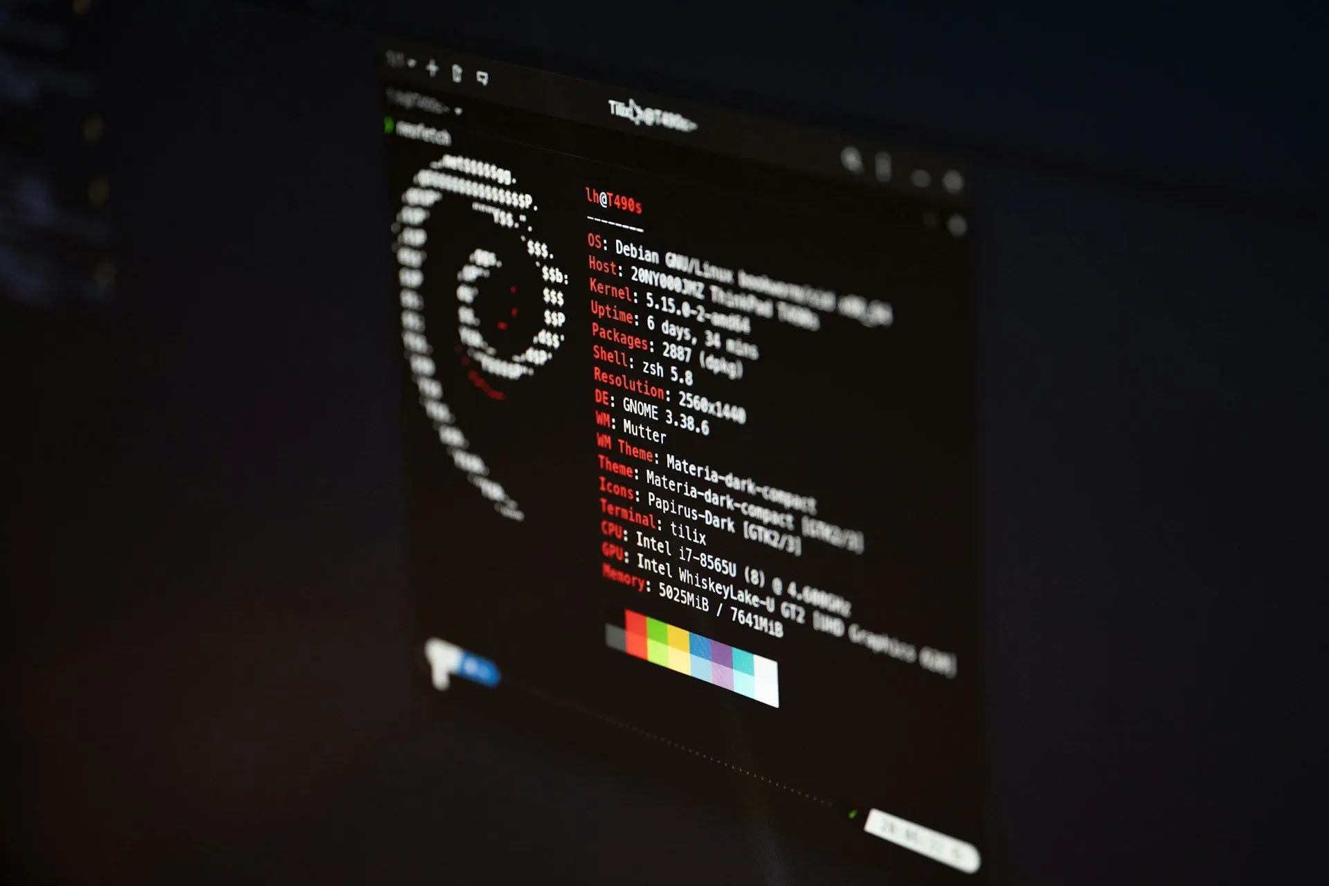 Cửa sổ Terminal của Debian Linux, biểu tượng cho sức mạnh và sự linh hoạt của hệ điều hành mã nguồn mở