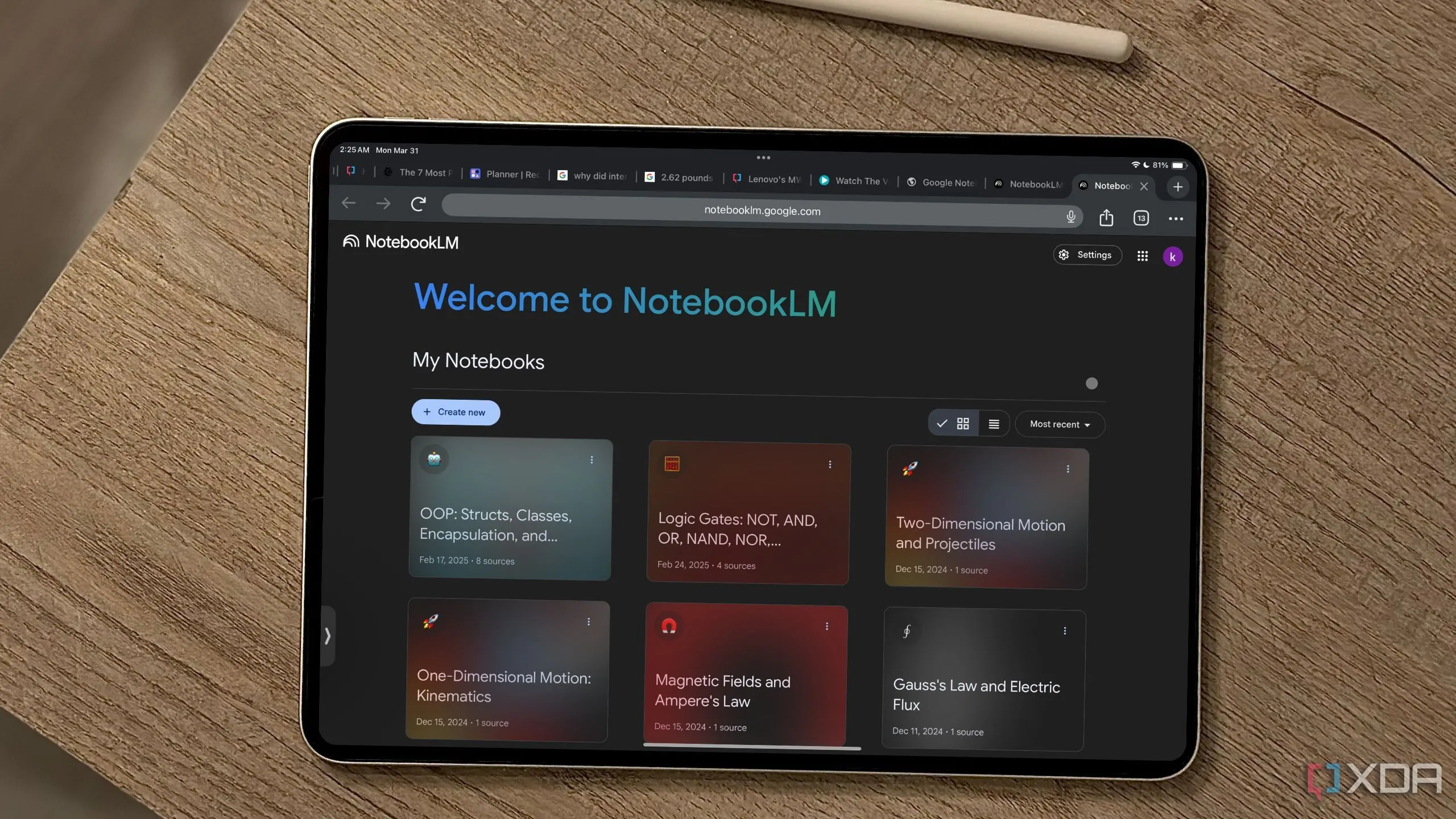 Giao diện chào mừng của NotebookLM trên màn hình iPad, thể hiện công cụ ghi chú AI của Google
