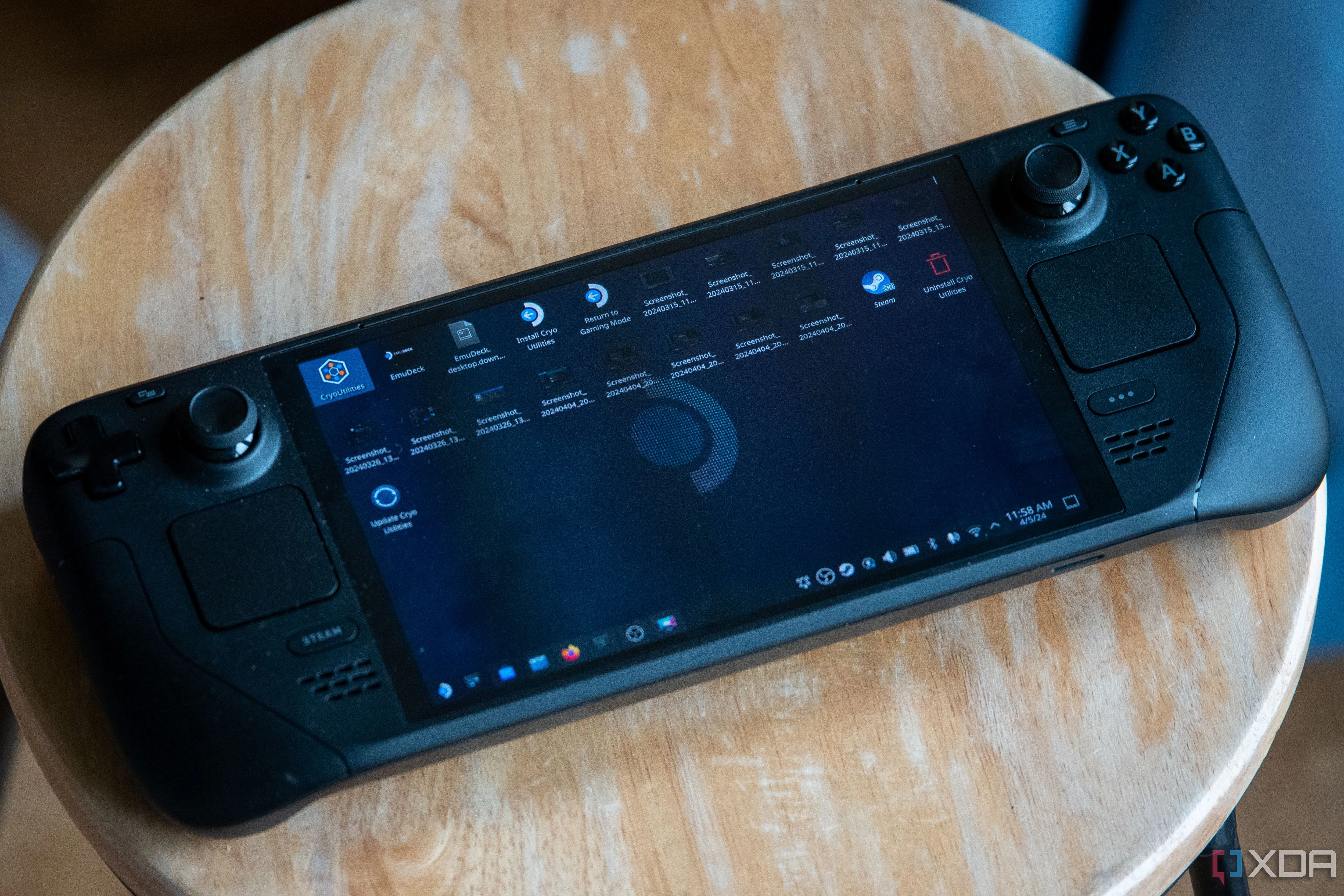 Giao diện desktop của SteamOS trên Steam Deck OLED, minh họa tiềm năng cài đặt trên các thiết bị khác