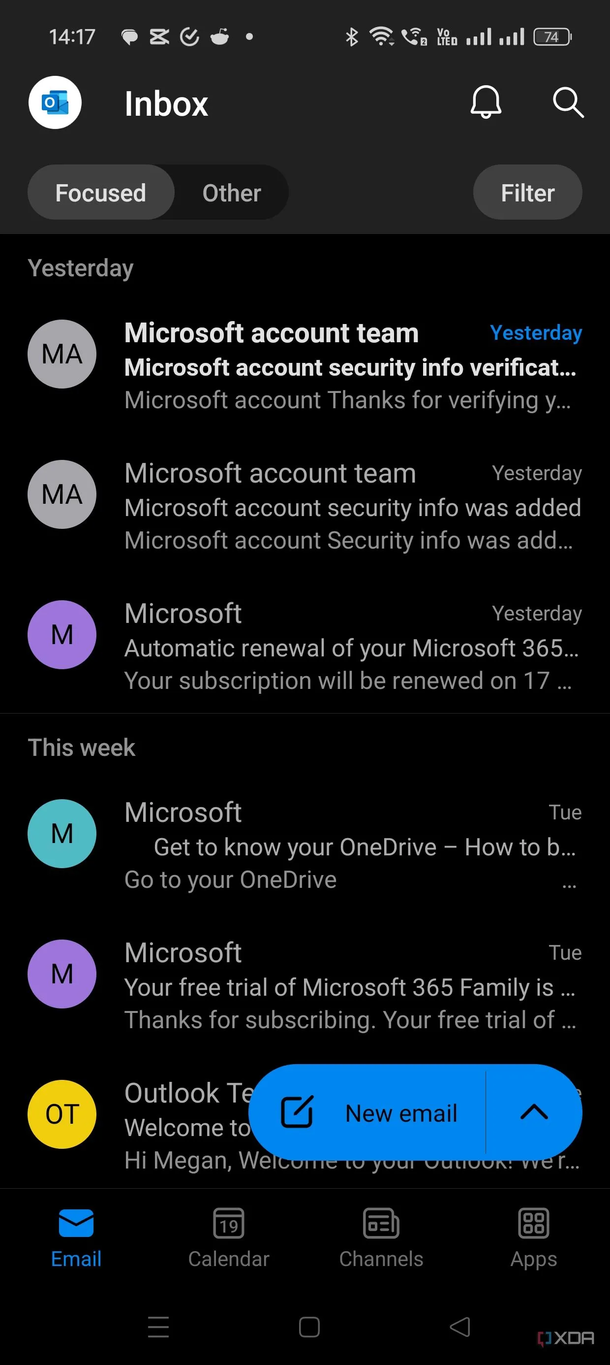 Giao diện hộp thư đến của ứng dụng Outlook trên di động
