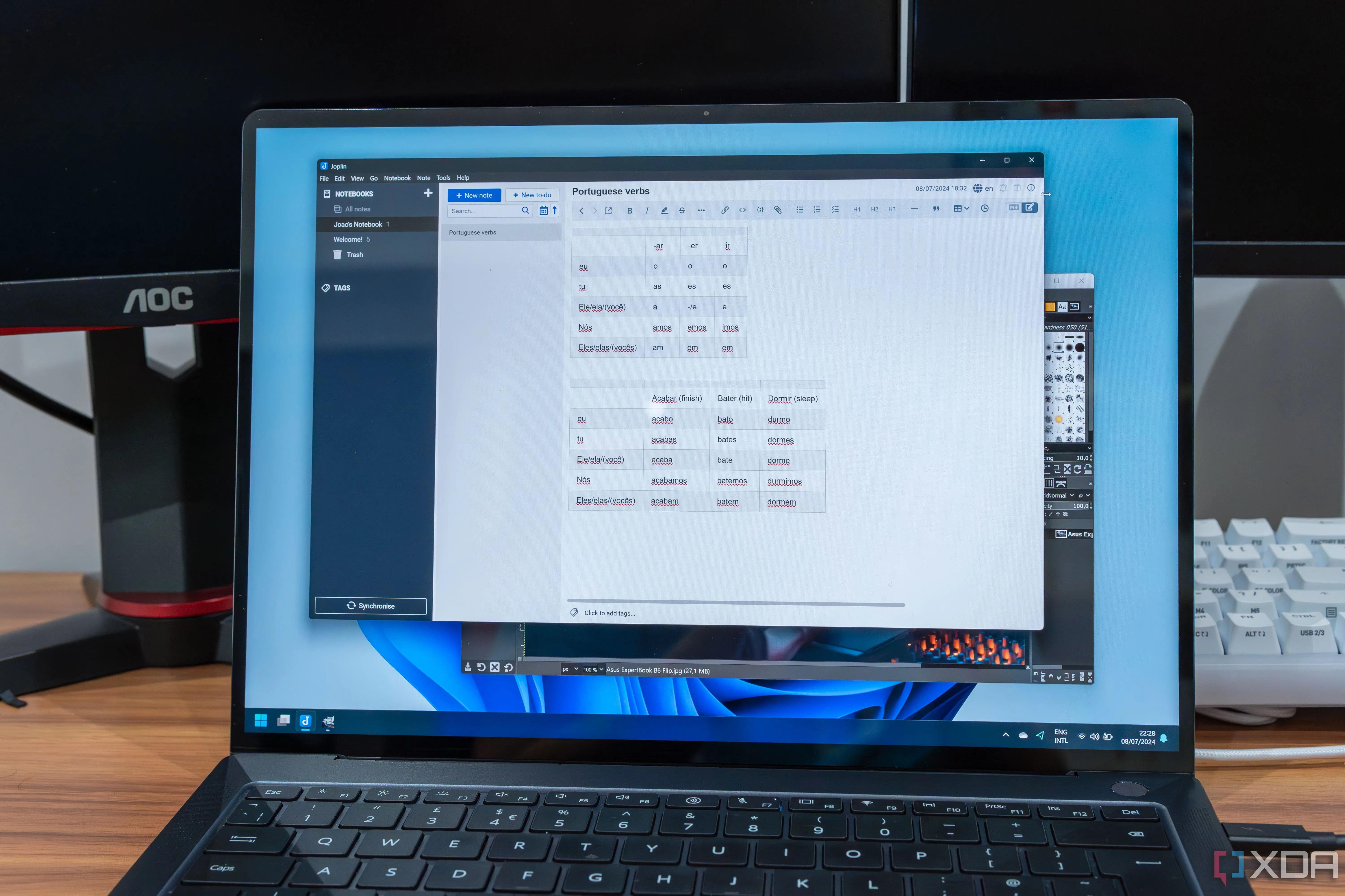 Giao diện laptop chạy GIMP và Joplin