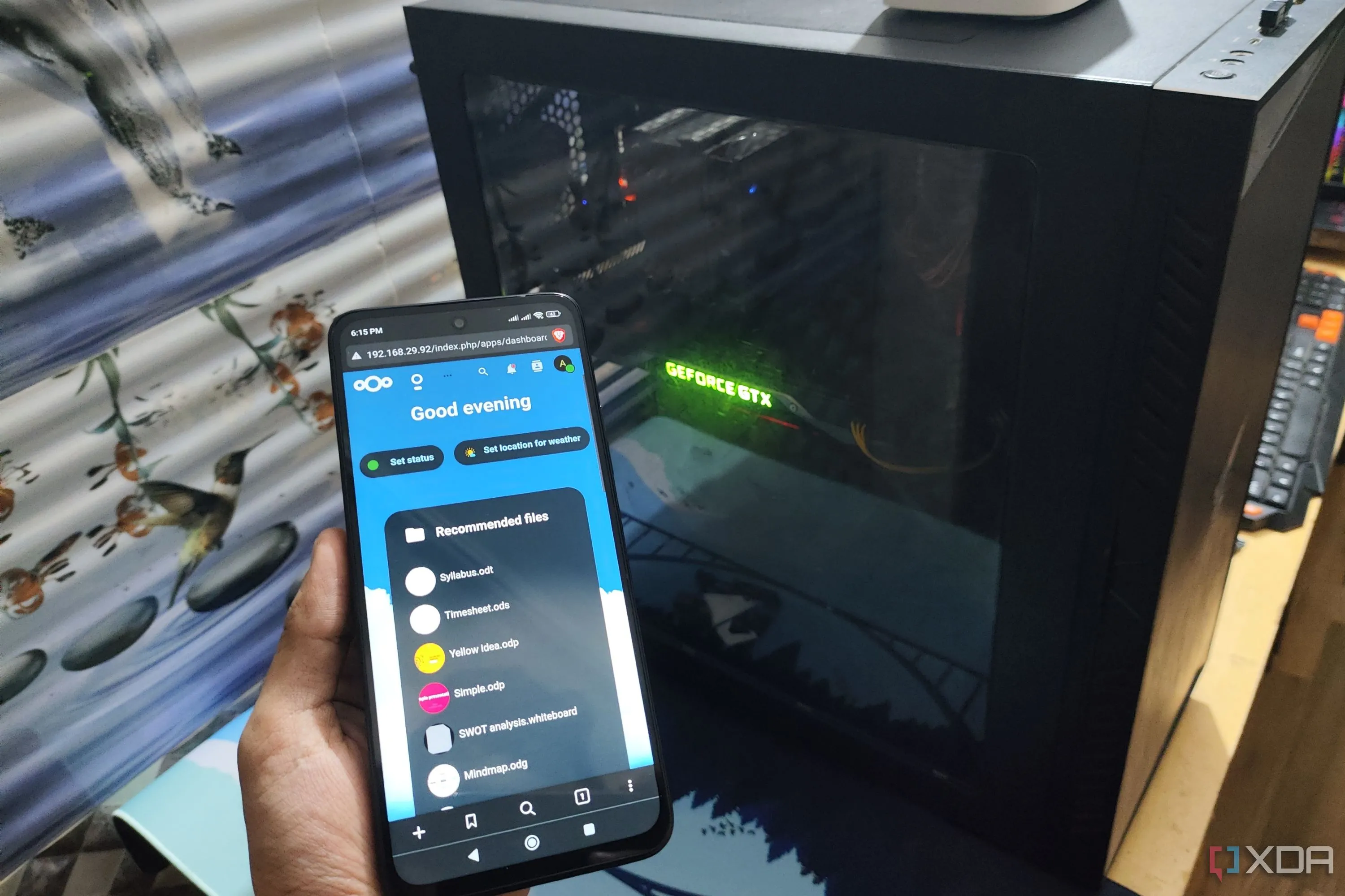 Giao diện Nextcloud hiển thị trên điện thoại Poco M6 Pro và máy tính, gợi ý các giải pháp thay thế Google Drive.