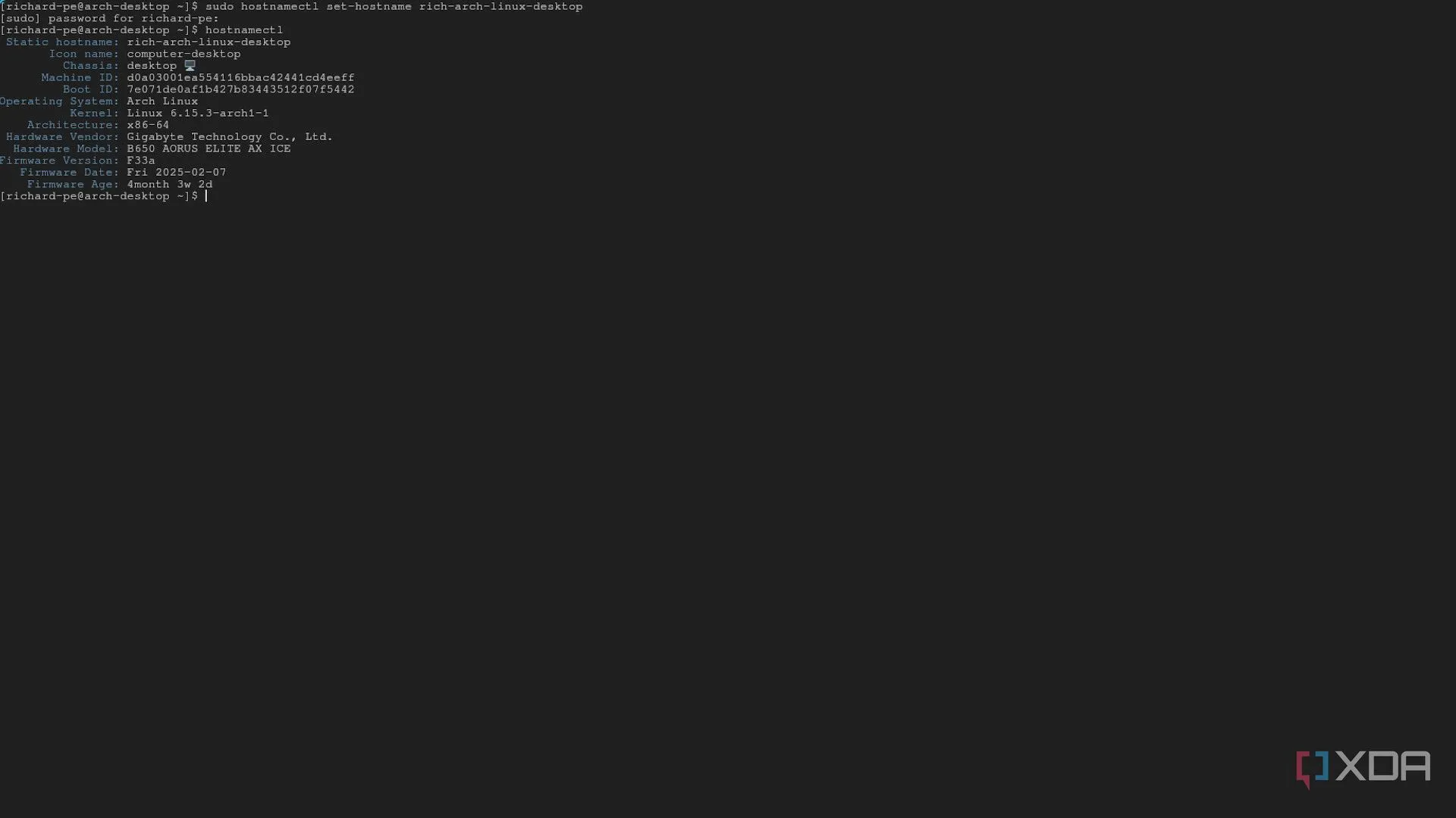 Giao diện terminal trên Arch Linux hiển thị lệnh thay đổi hostname