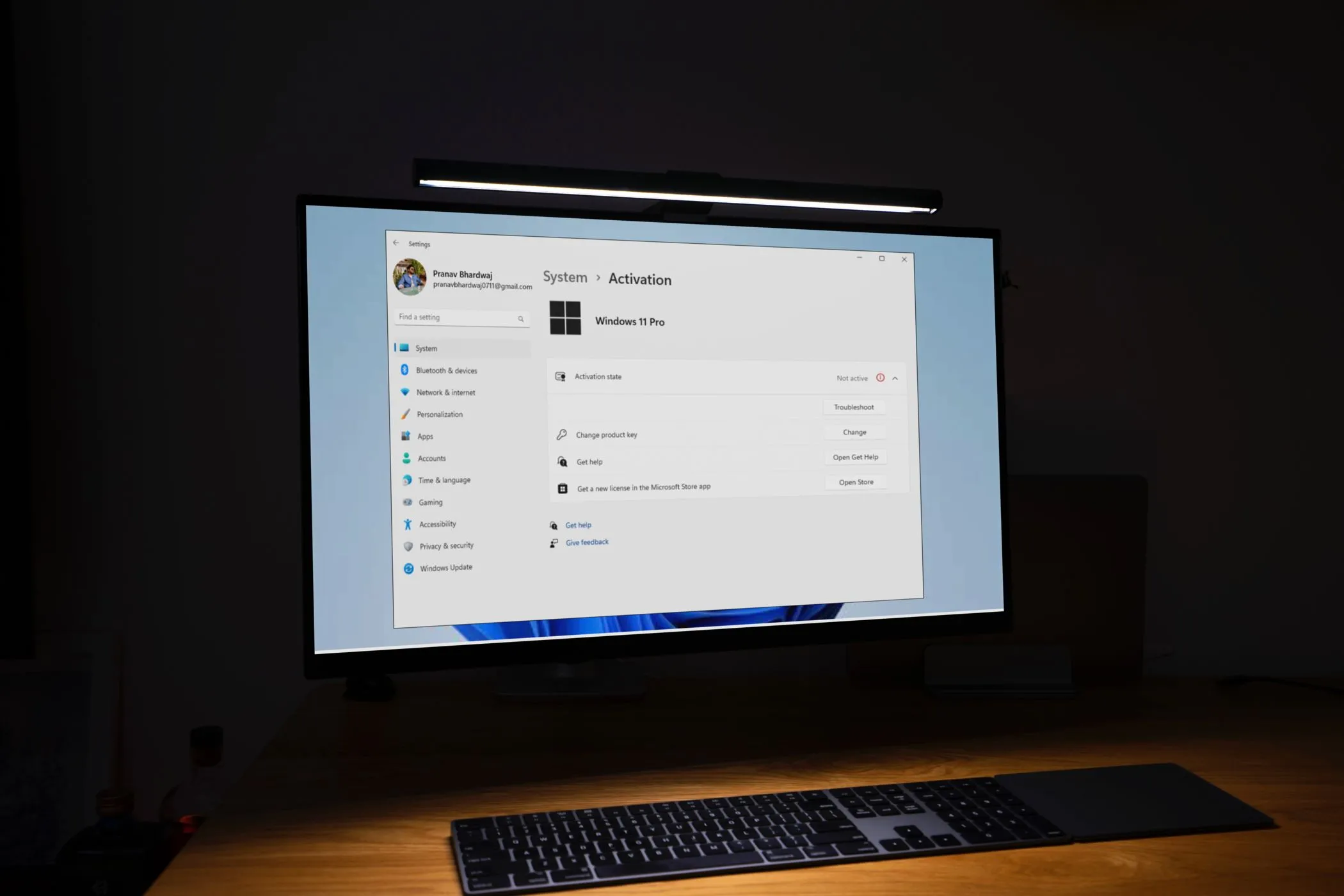 Giao diện Windows 11 trên máy tính để bàn, sẵn sàng cho bản cập nhật 24H2