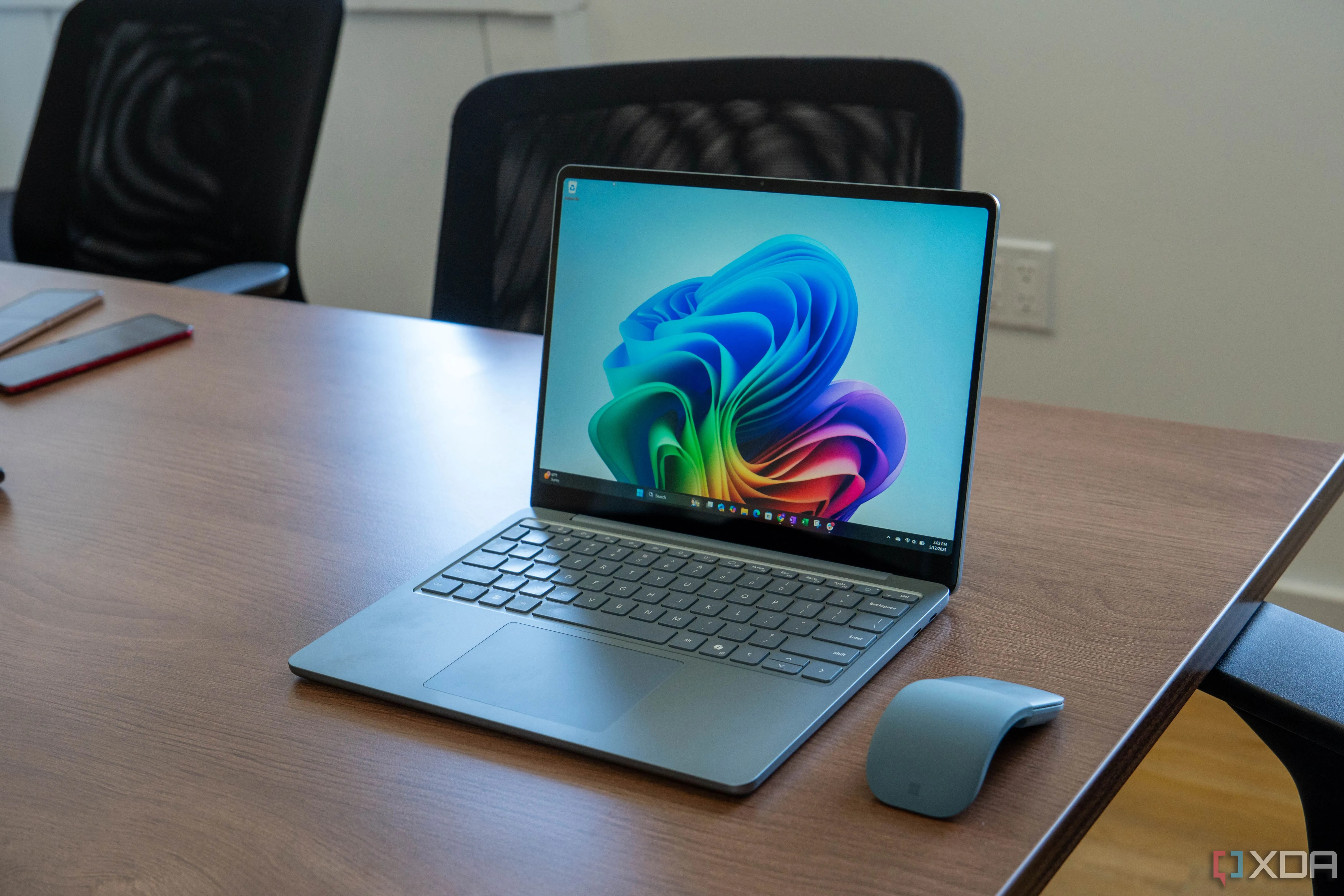 Giao diện Windows 11 trên Surface Laptop, hệ điều hành có thể không hỗ trợ PC cũ