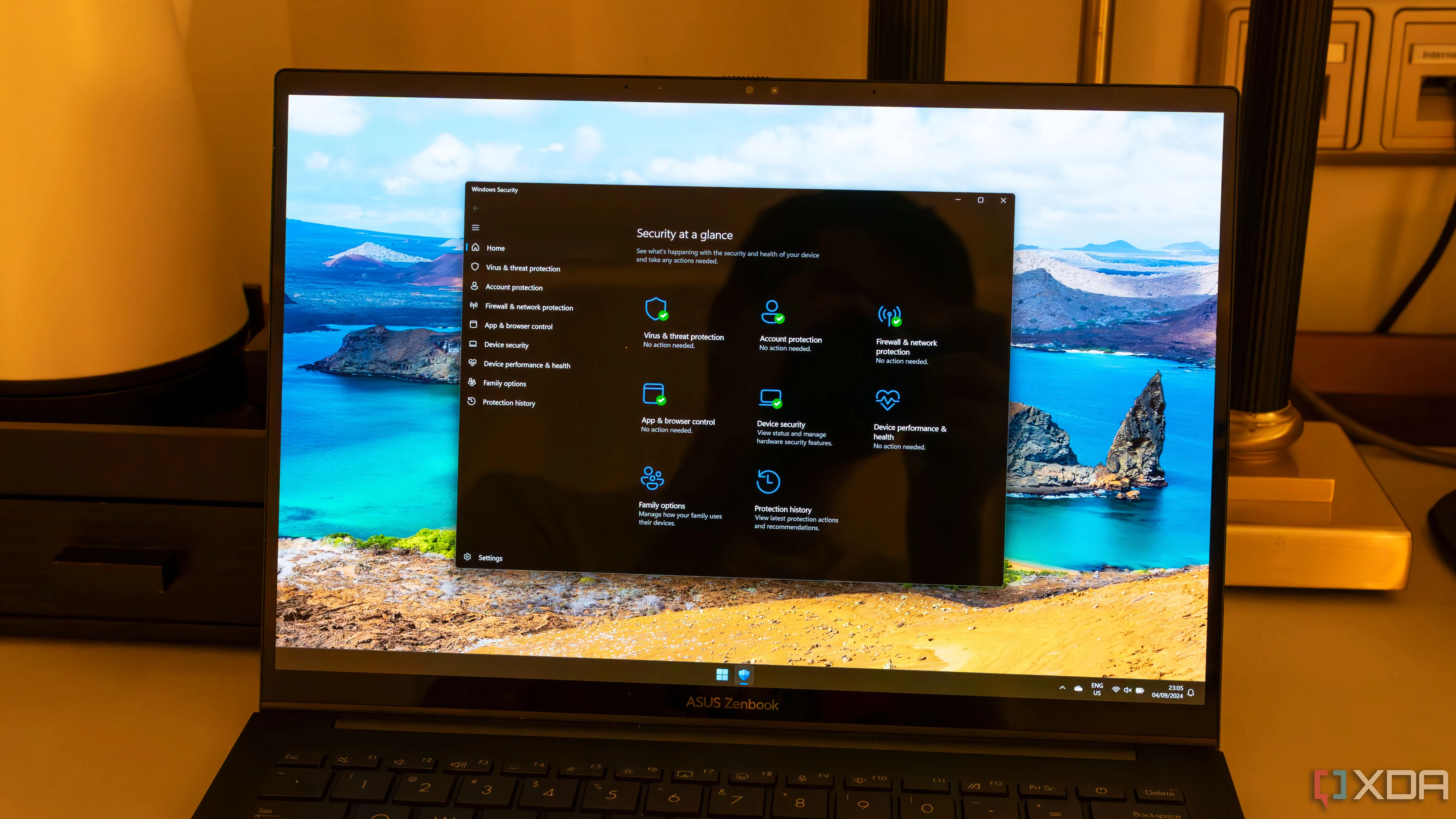Giao diện Windows Security trên laptop Windows 11 minh họa các tính năng bảo mật PC