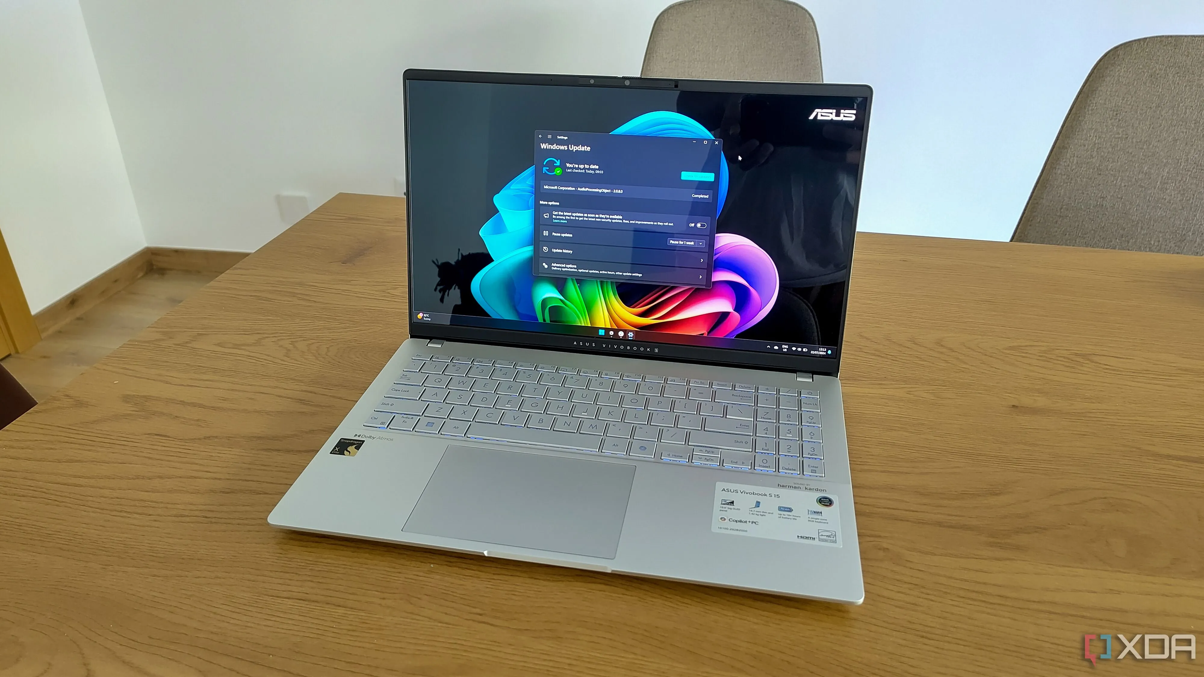 Giao diện Windows Update trên laptop Windows 11 hiển thị trạng thái đã cập nhật mới nhất