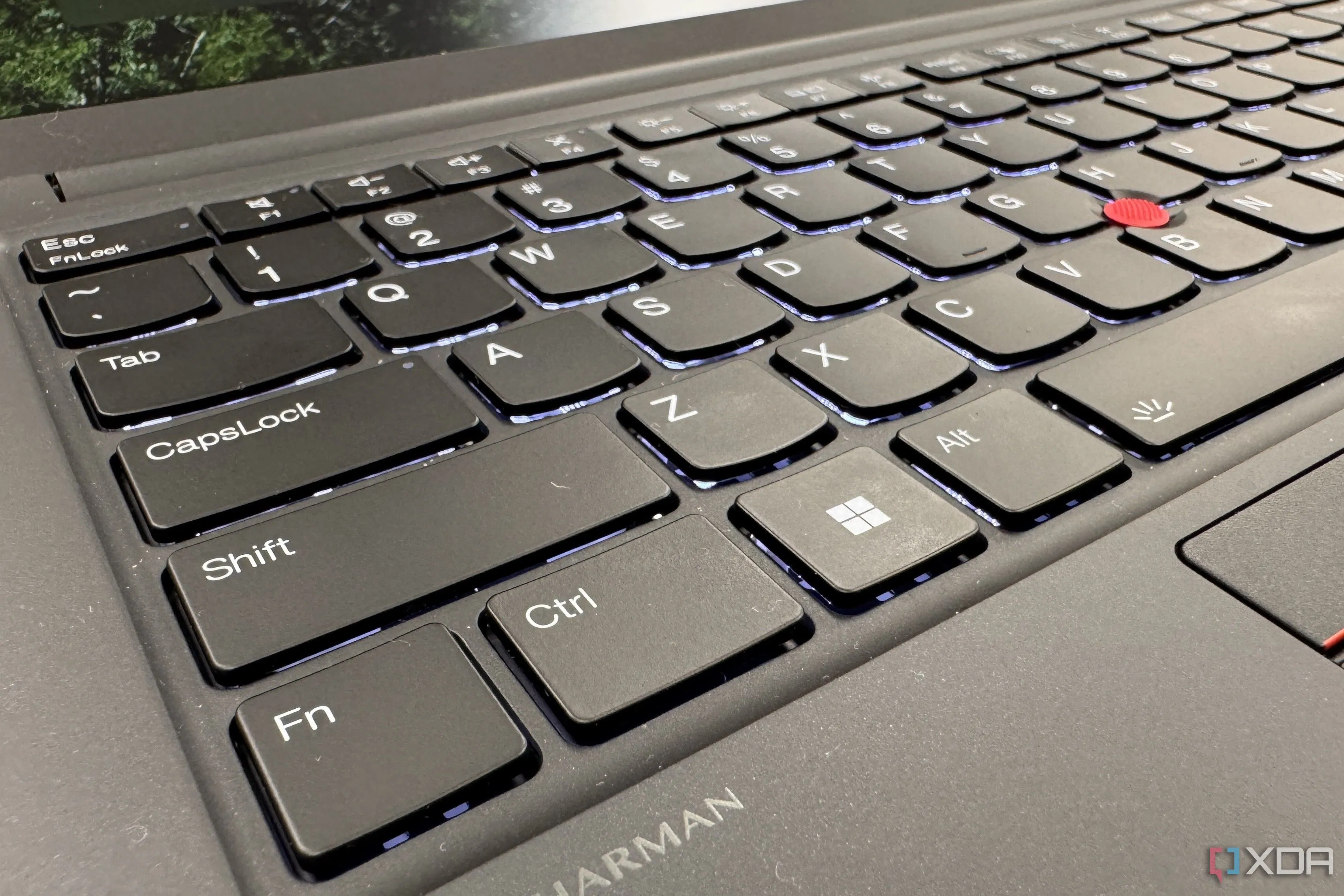 Góc nhìn cận cảnh bàn phím laptop Lenovo ThinkPad E14 Gen 6