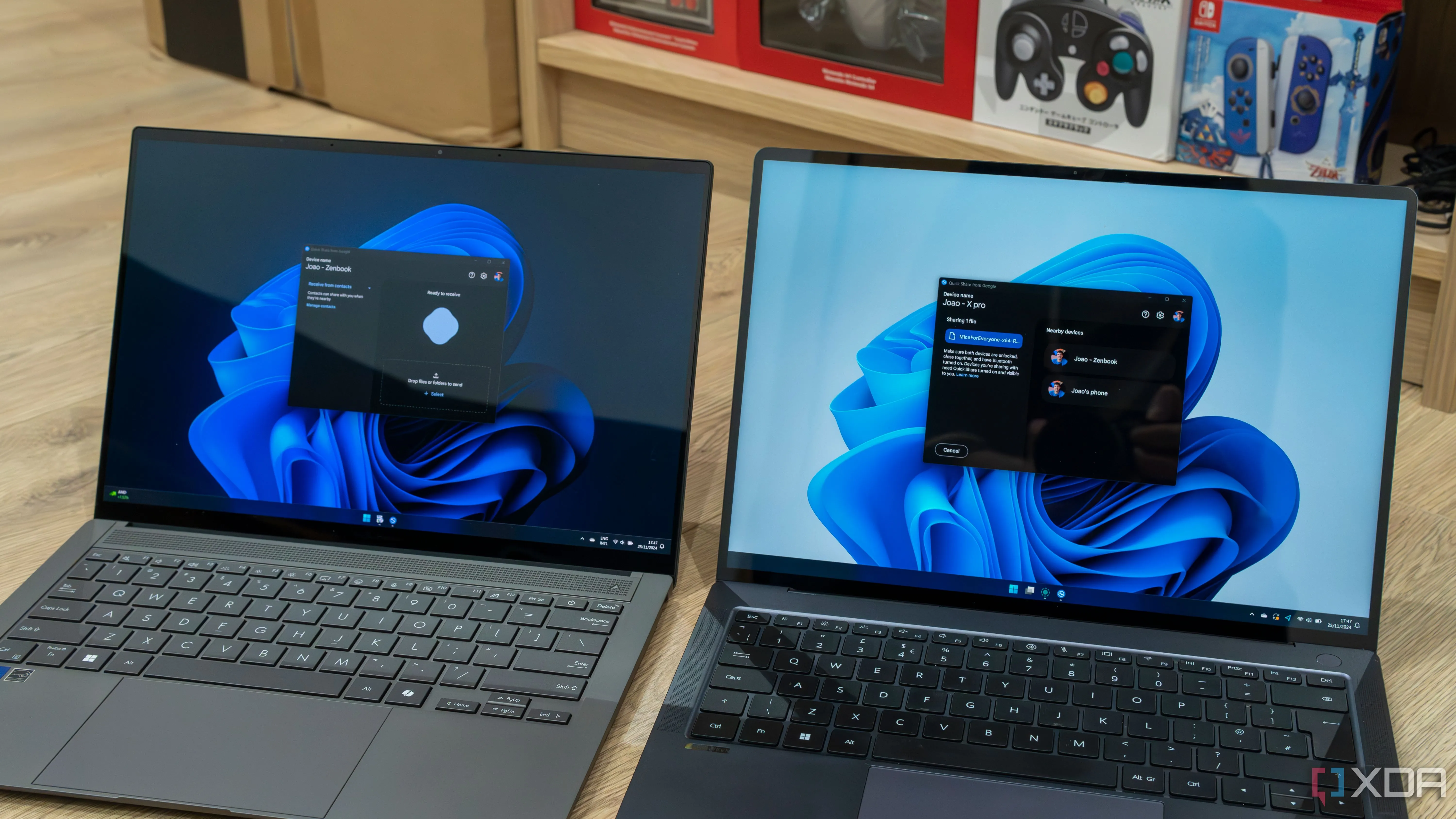 Hai máy tính xách tay Windows 11 đặt cạnh nhau đang sử dụng Quick Share của Google