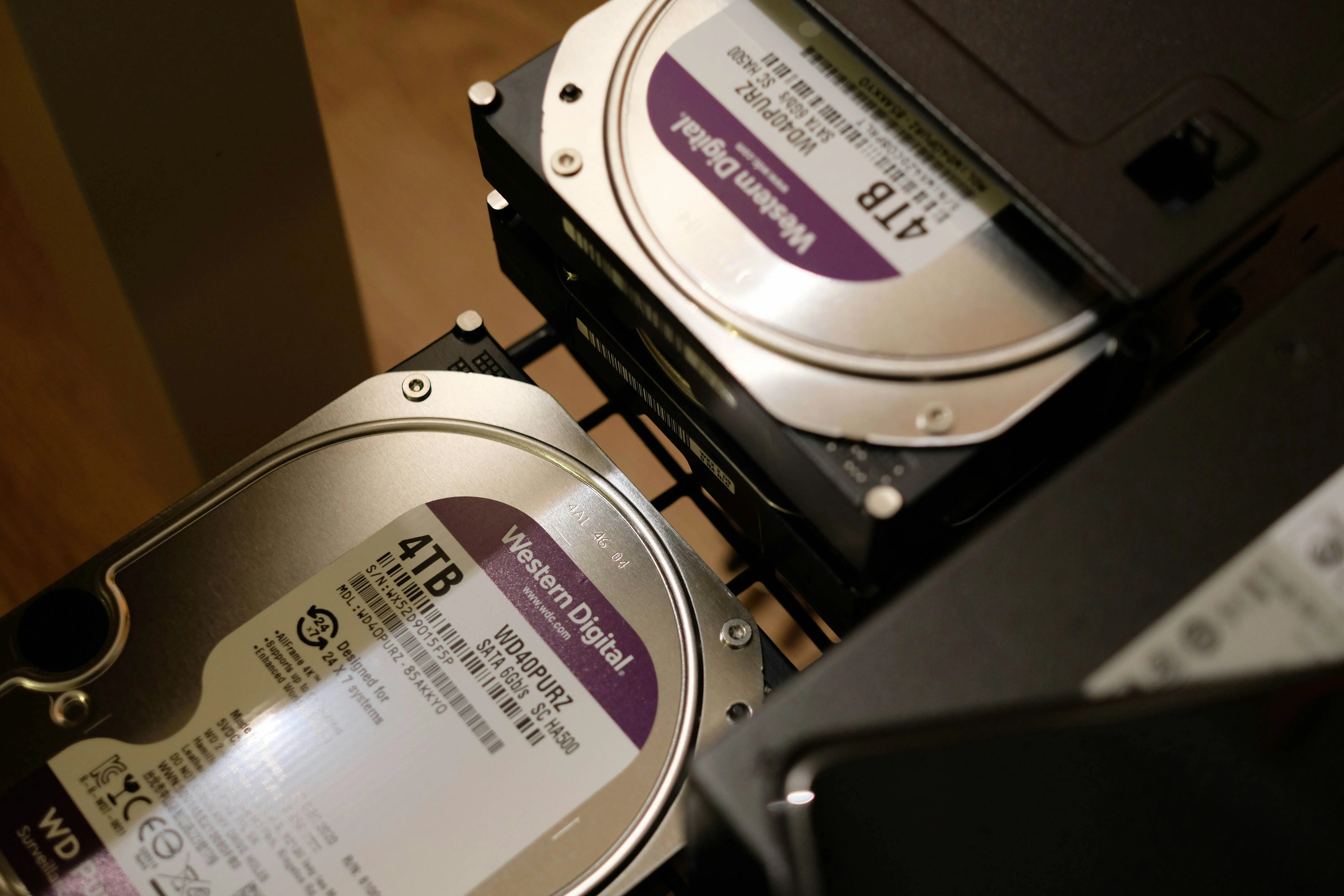 Hai ổ cứng minh họa khả năng tự động điều chỉnh dung lượng của Btrfs subvolume