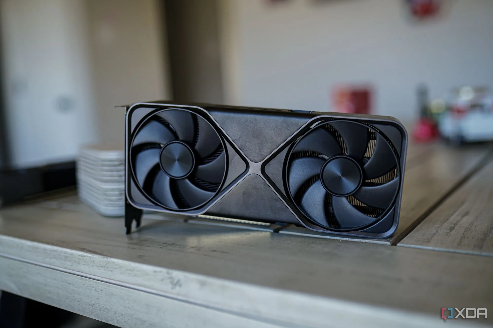 Hệ thống quạt tản nhiệt trên card đồ họa NVIDIA GeForce RTX 5070