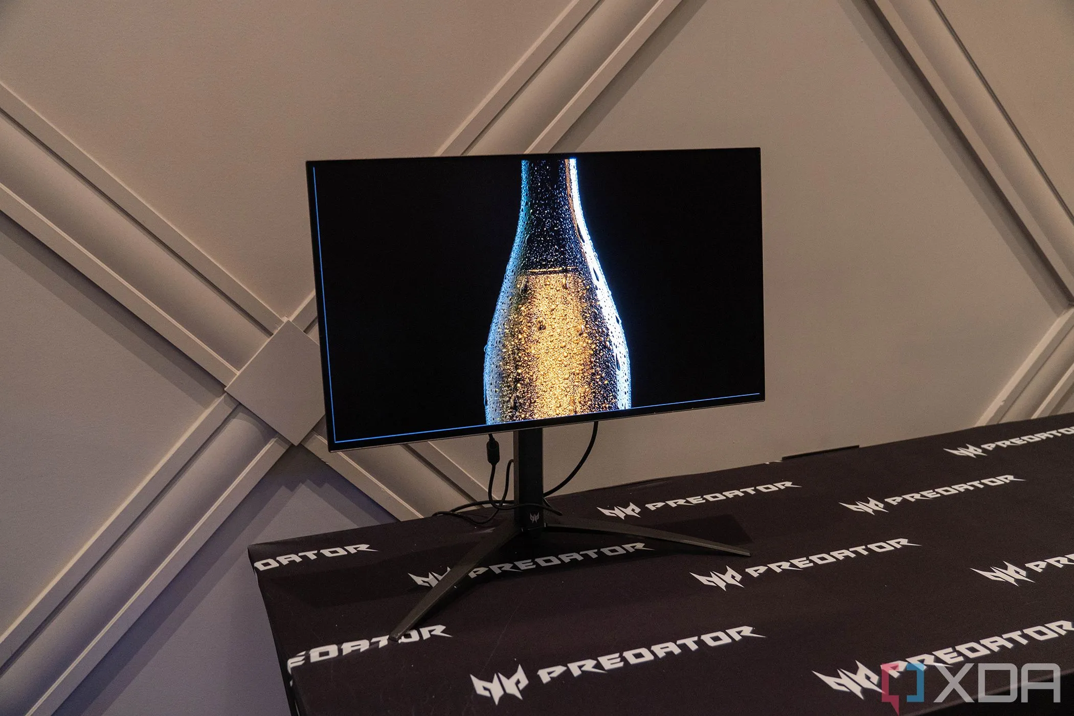 Hình ảnh màn hình Acer Predator X27U thể hiện chất lượng màu sắc và tốc độ phản hồi ấn tượng