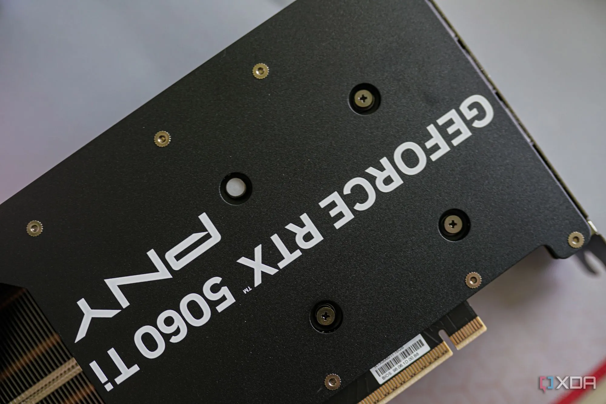 Hình ảnh một bo mạch card đồ họa sau khi thay keo tản nhiệt
