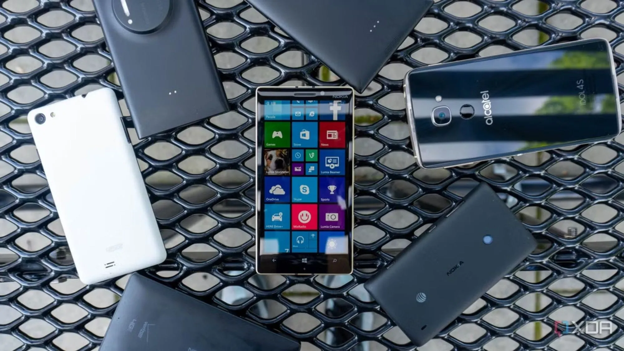 Hình ảnh Nokia Lumia Windows Phone với giao diện ô xếp đặc trưng