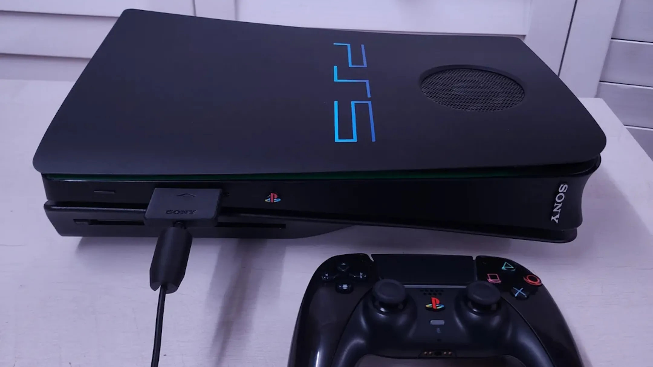 Hình ảnh PlayStation 5 được độ theo phong cách PlayStation 2 cổ điển