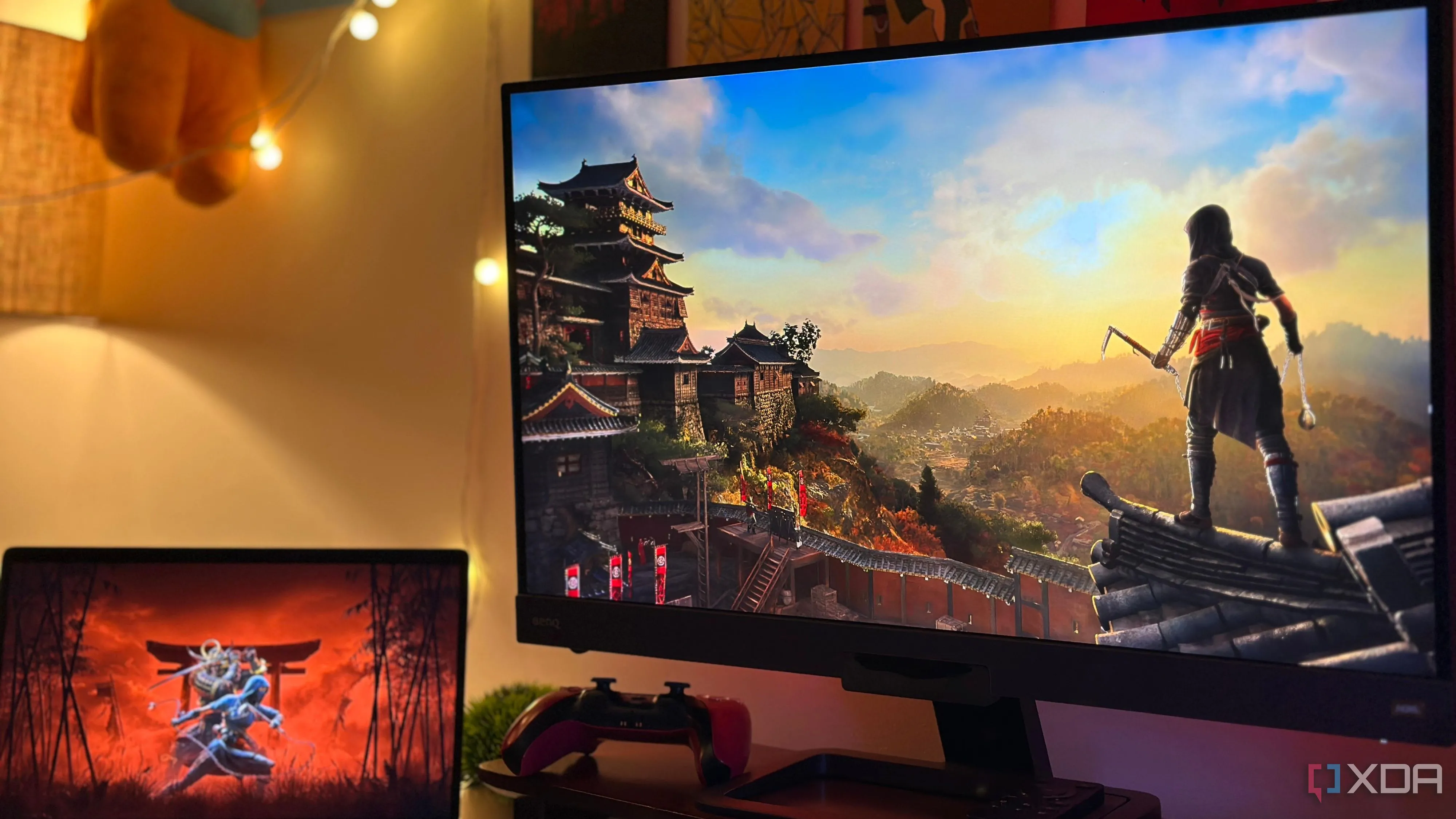 Hình ảnh quảng bá game Assassin's Creed Shadows trên màn hình máy tính và thiết bị di động, giới thiệu bối cảnh Nhật Bản phong kiến.