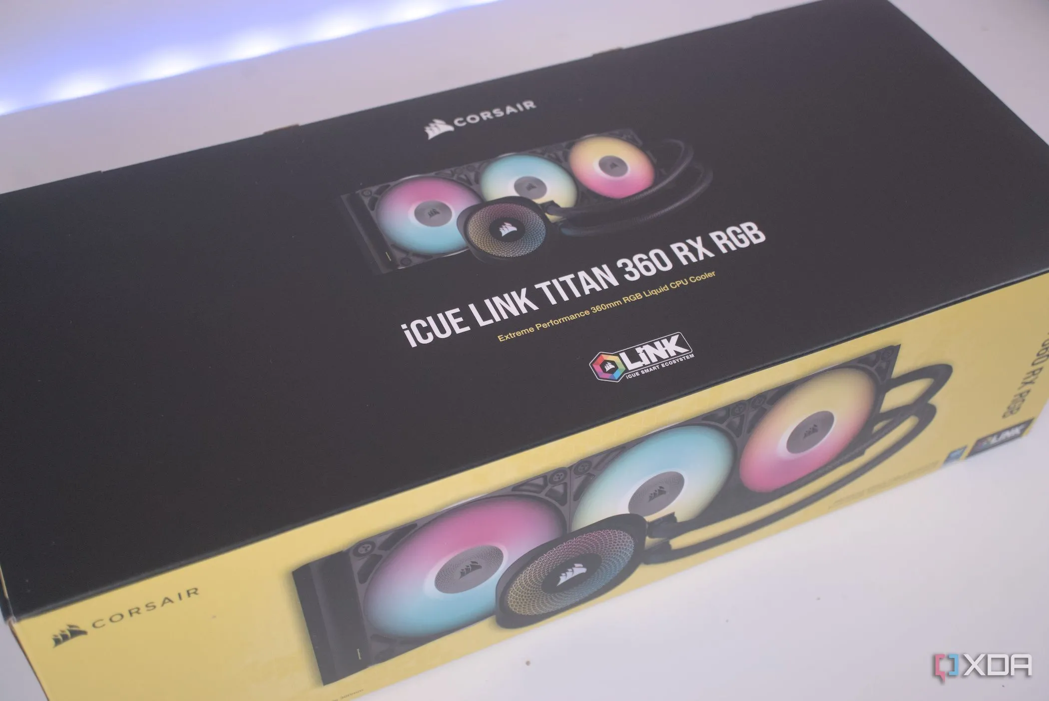 Hộp tản nhiệt nước AIO Corsair iCUE Link Titan 360 RX RGB cho CPU gaming