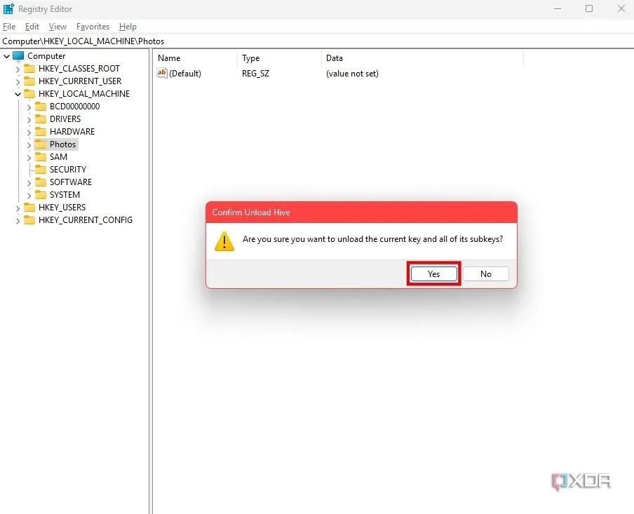 Hộp thoại xác nhận với nút &quot;Yes&quot; trong Registry Editor sau khi Unload Hive.
