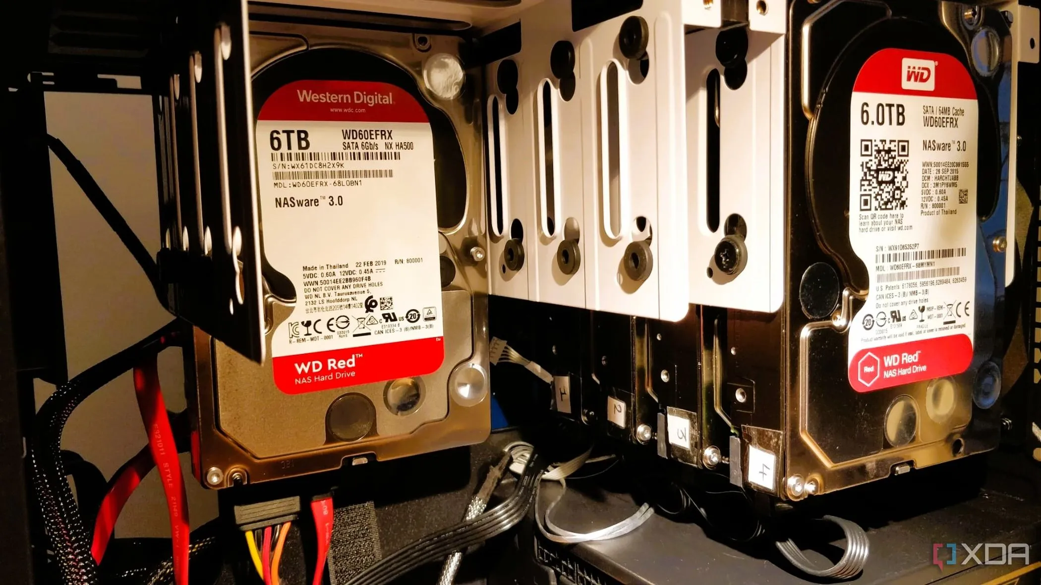 Khay đựng nhiều ổ cứng HDD trong một hệ thống lưu trữ