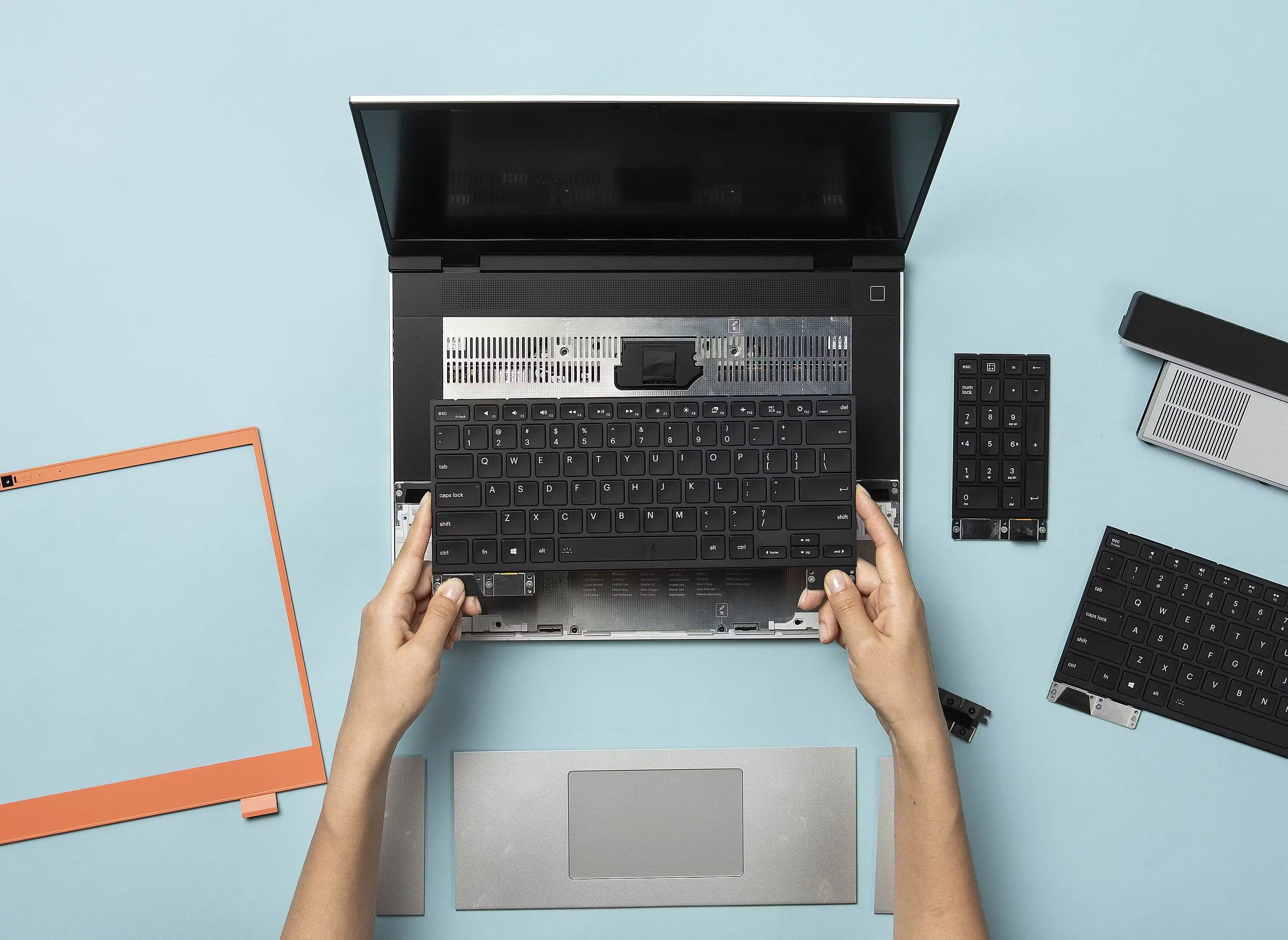 Laptop Framework với các linh kiện tháo rời, đối lập với xu hướng hàn chết trên các máy tính hiện đại