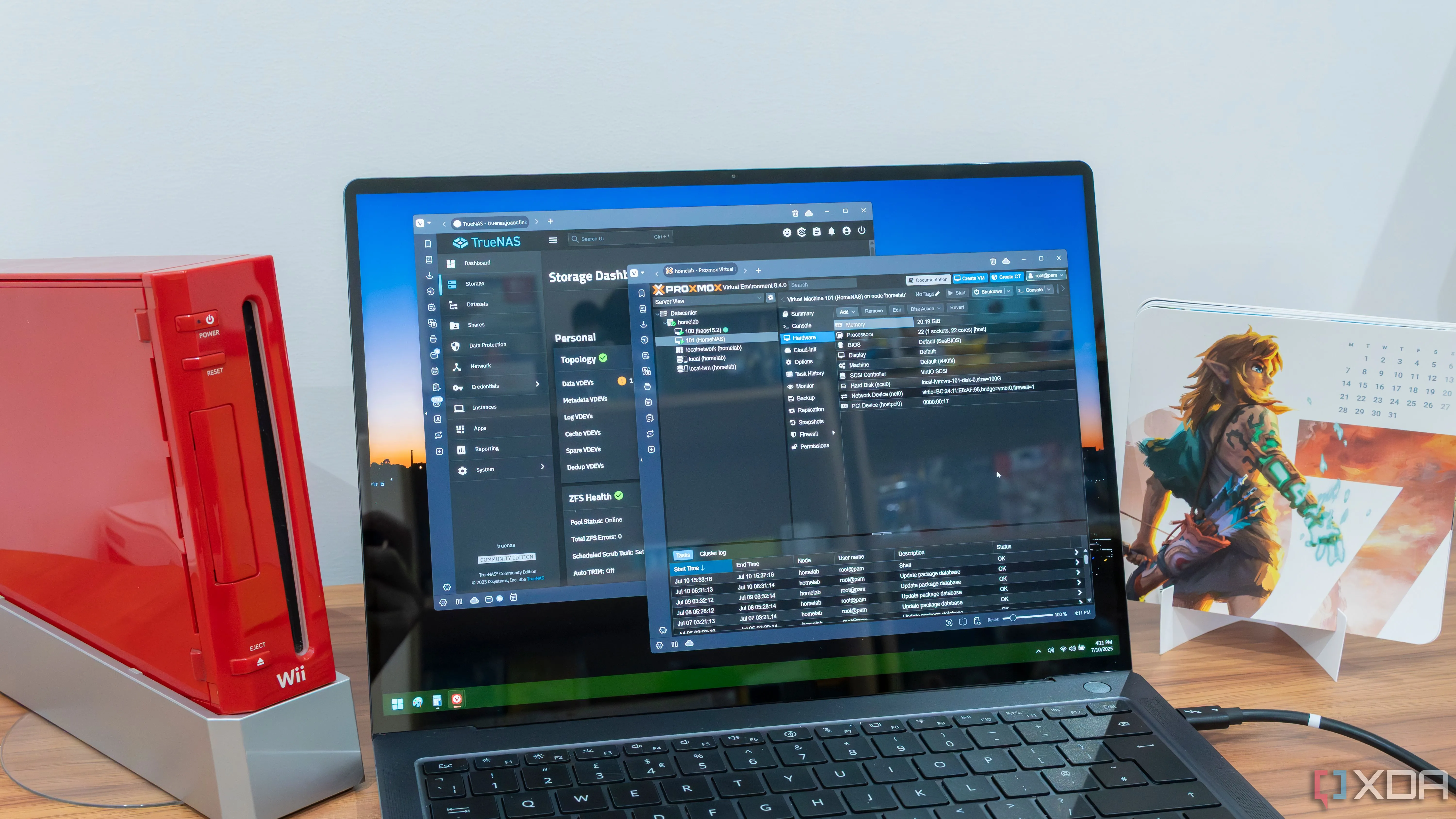 Laptop Windows 11 hiển thị bảng điều khiển TrueNAS và Proxmox