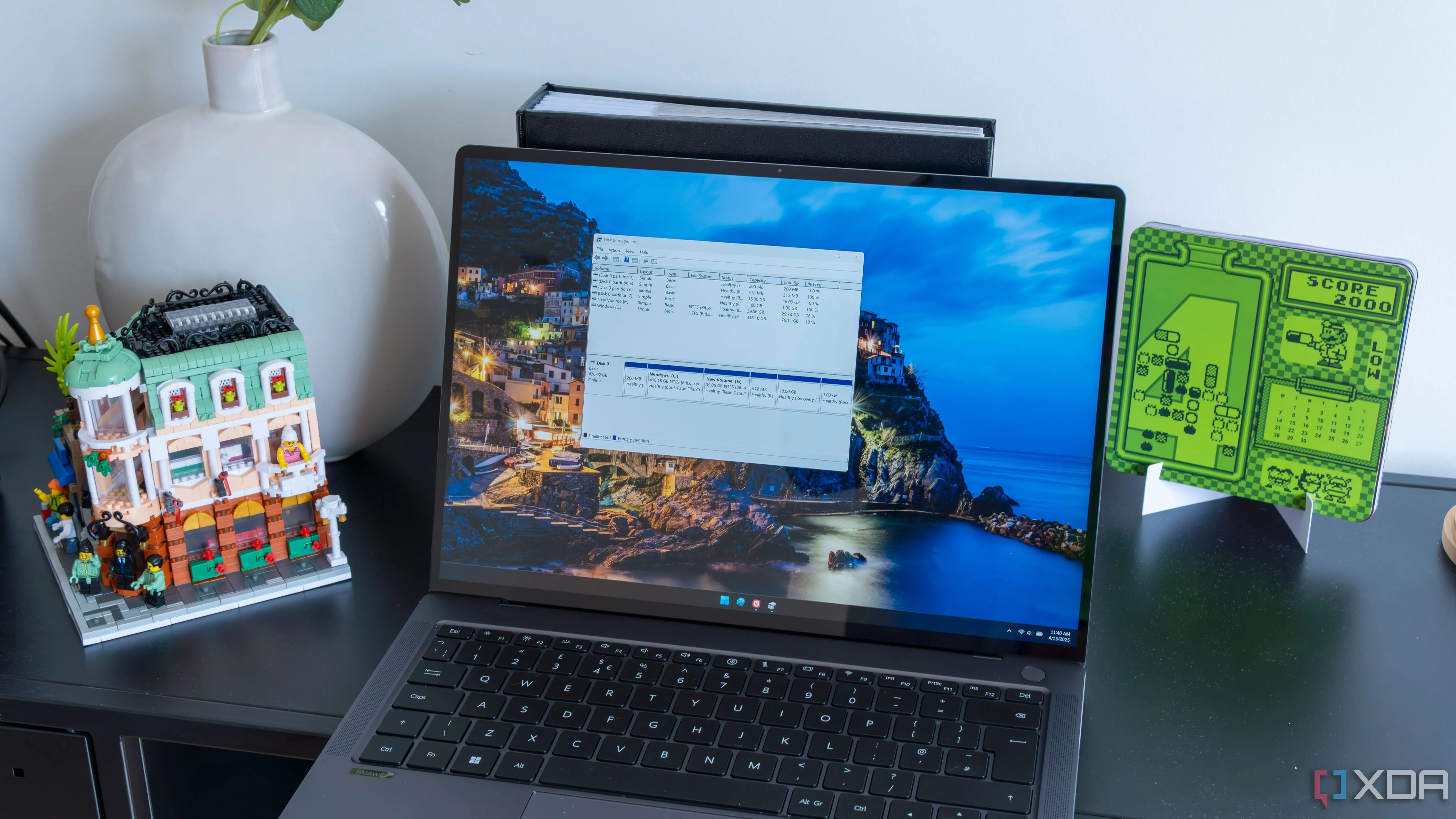 Laptop Windows 11 hiển thị giao diện Quản lý Đĩa (Disk Management) sau khi cài đặt và tối ưu