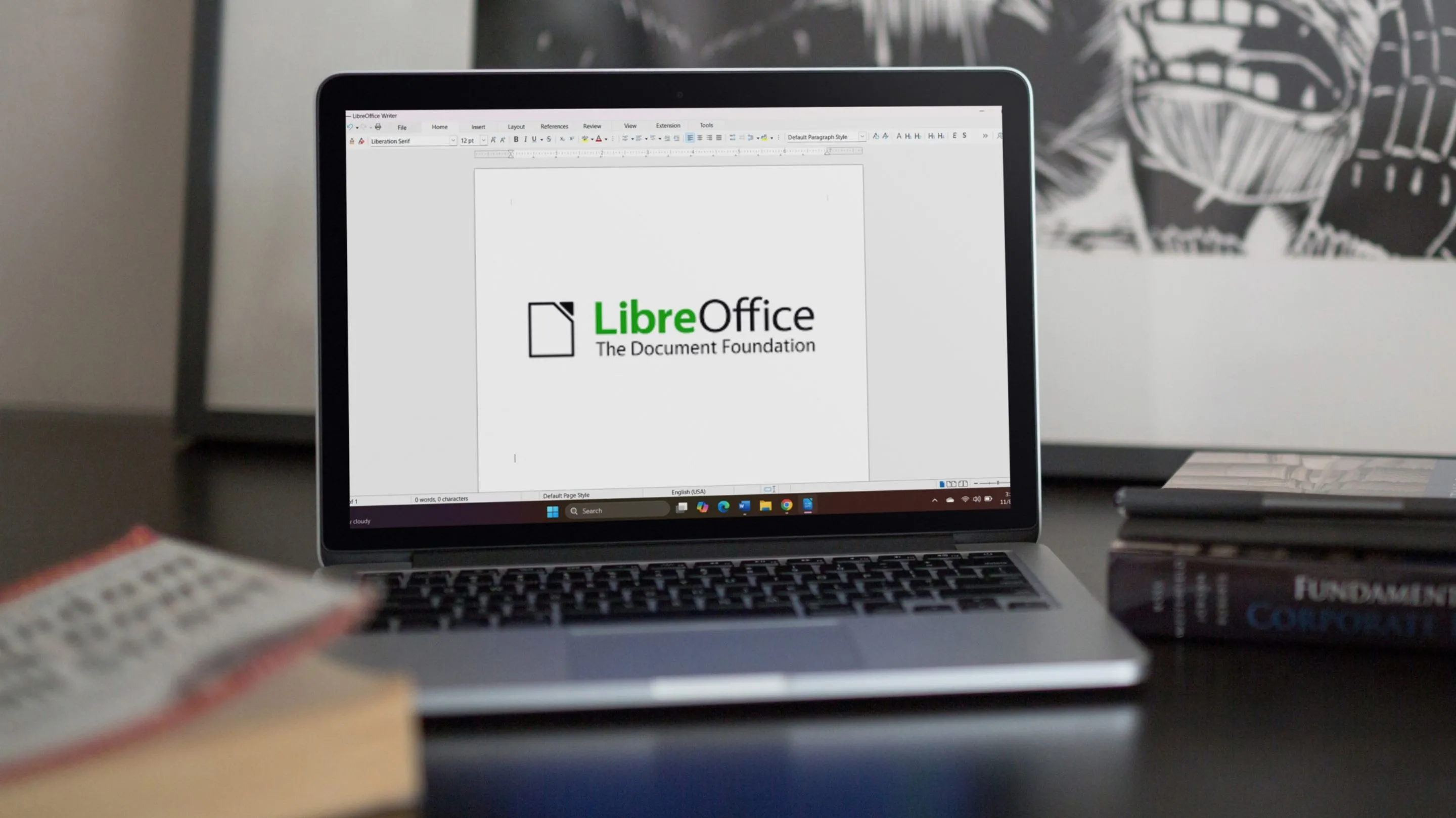 LibreOffice trên máy tính xách tay đặt trên bàn