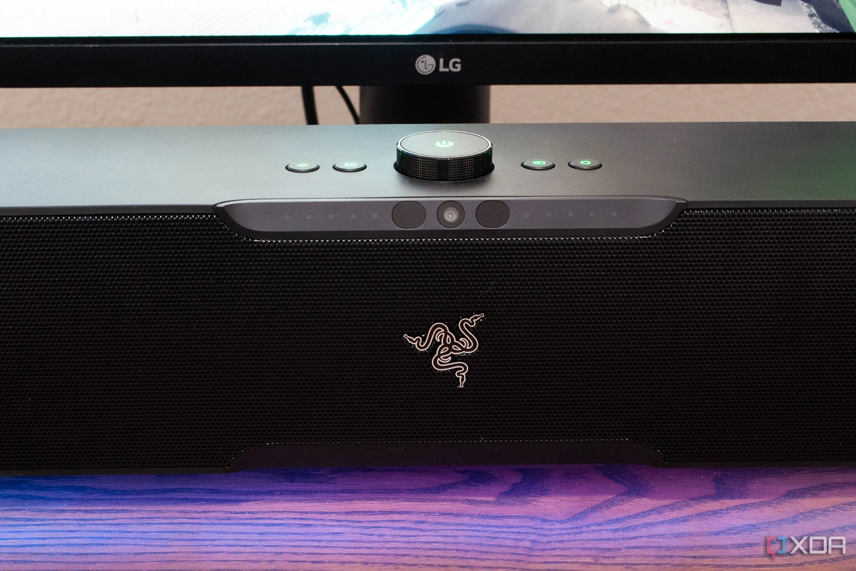 Loa Razer Leviathan V2 Pro với đèn RGB đẹp mắt, minh họa xu hướng RGB trên các thiết bị ngoại vi.