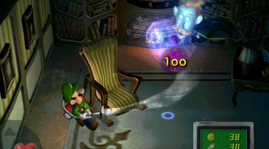 Luigi đang khám phá căn biệt thự ma ám trong game Luigi's Mansion trên giả lập GameCube.