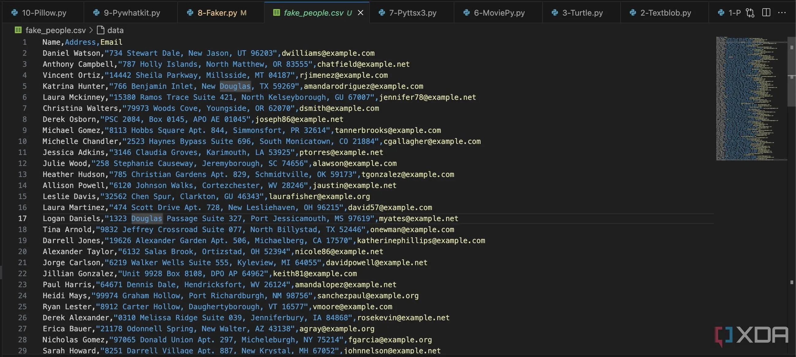 Mã Python tạo danh sách dữ liệu giả, thể hiện khả năng tùy biến của Python trong xử lý dữ liệu