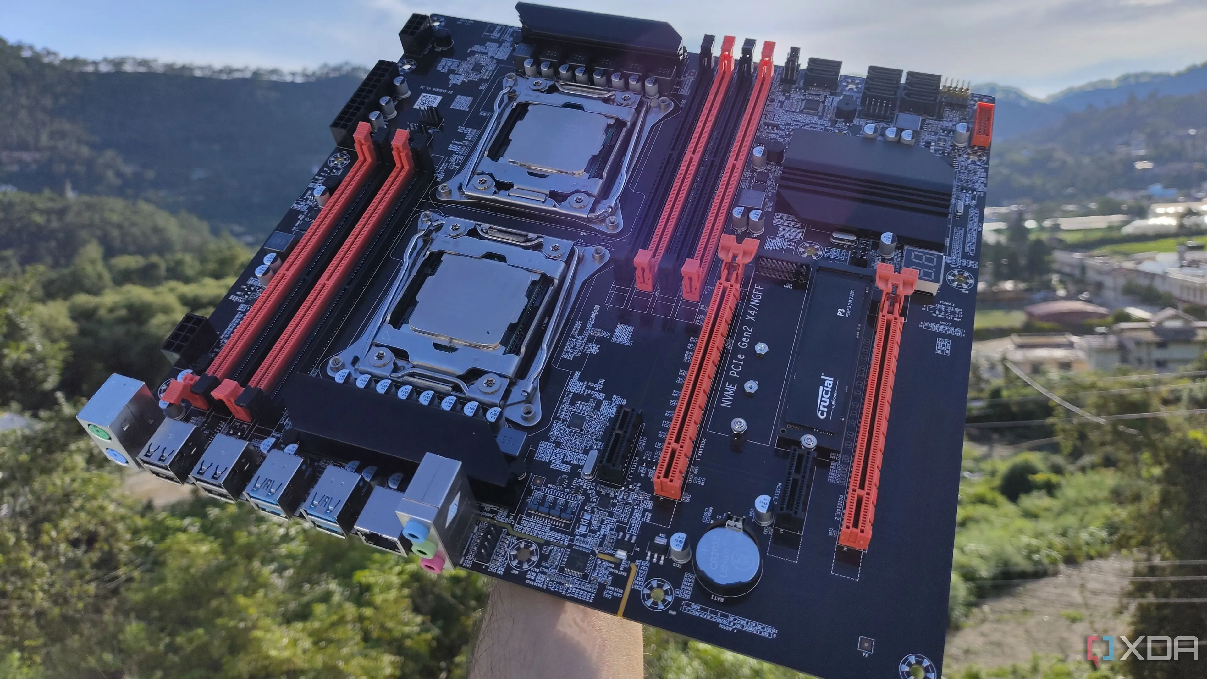 Mainboard máy chủ X99 với hai CPU Intel Xeon được gắn