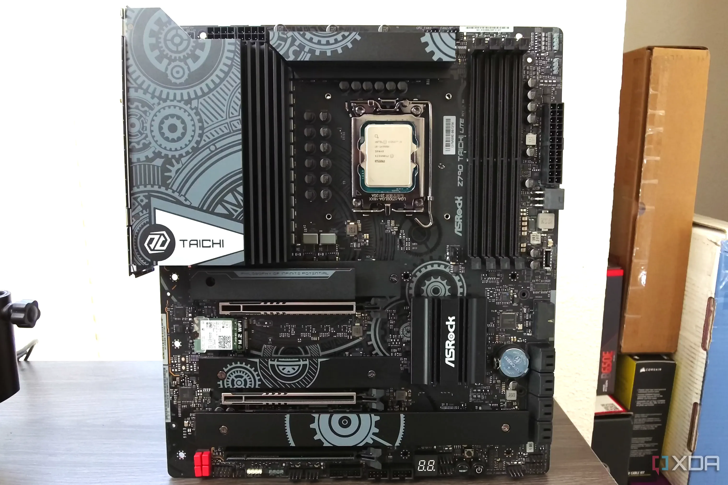 Mainboard Z790 Taichi Lite với tản nhiệt và các cổng kết nối