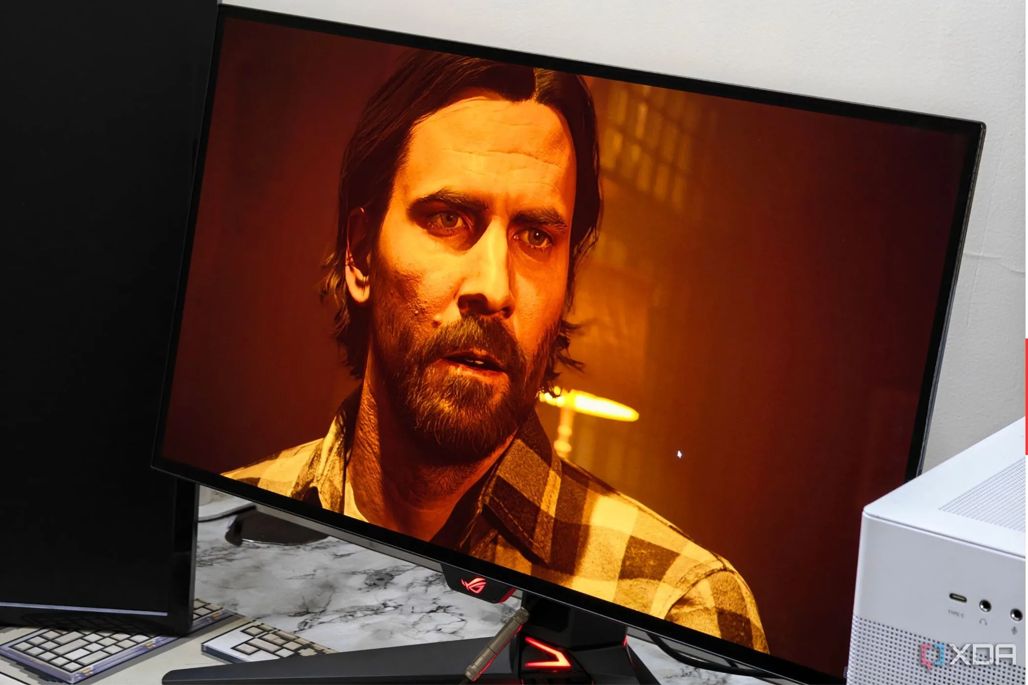 Màn hình Asus ROG Swift PG27AQDM hiển thị cảnh game Alan Wake 2