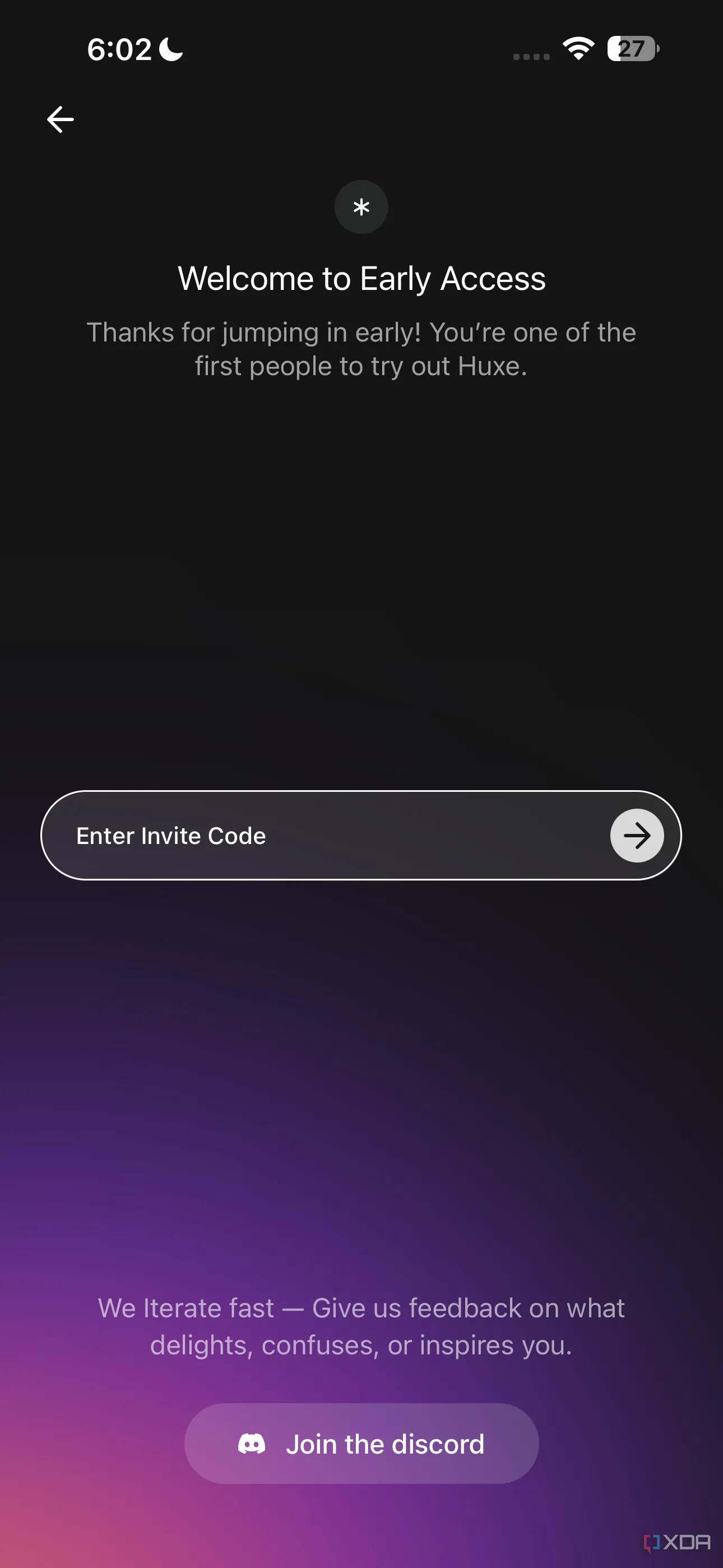 Màn hình chính ứng dụng Huxe trên iOS, hiển thị phần Daily Audio Briefing với các chủ đề được cá nhân hóa.