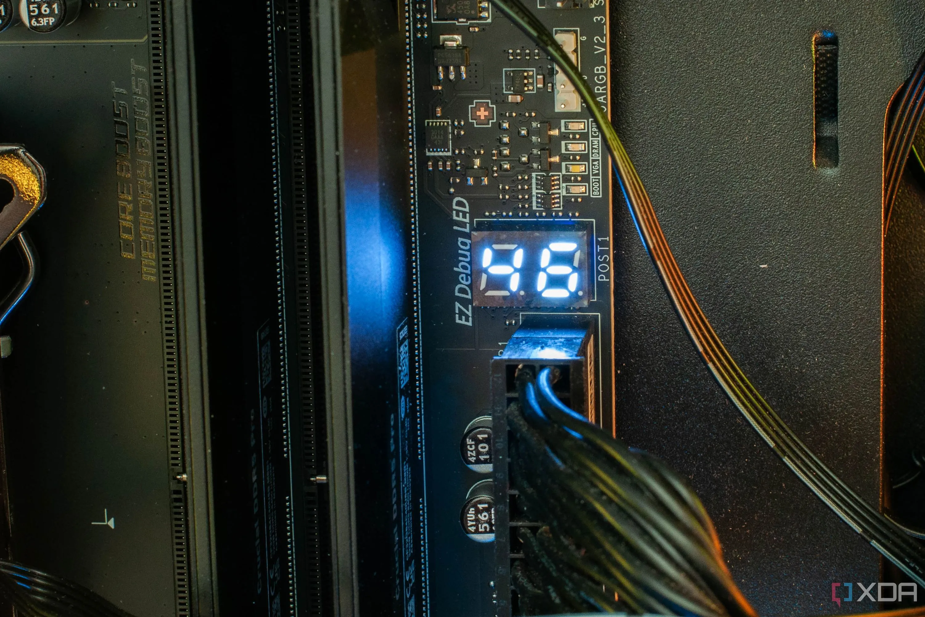Màn hình debug 7 đoạn trên mainboard MSI MAG X870E Tomahawk