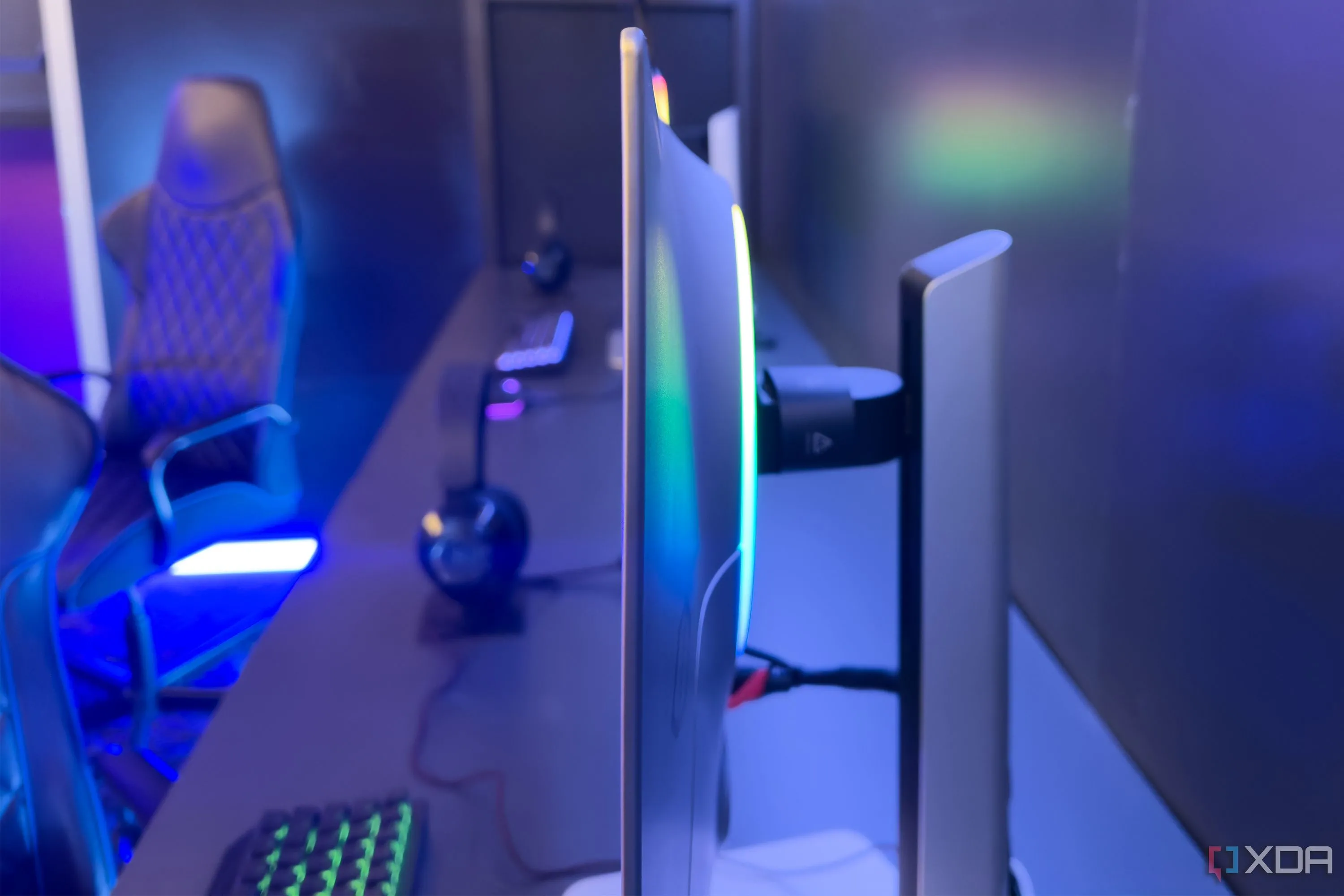 Màn hình gaming OLED tần số quét cao, sẵn sàng cho độ phân giải 8K