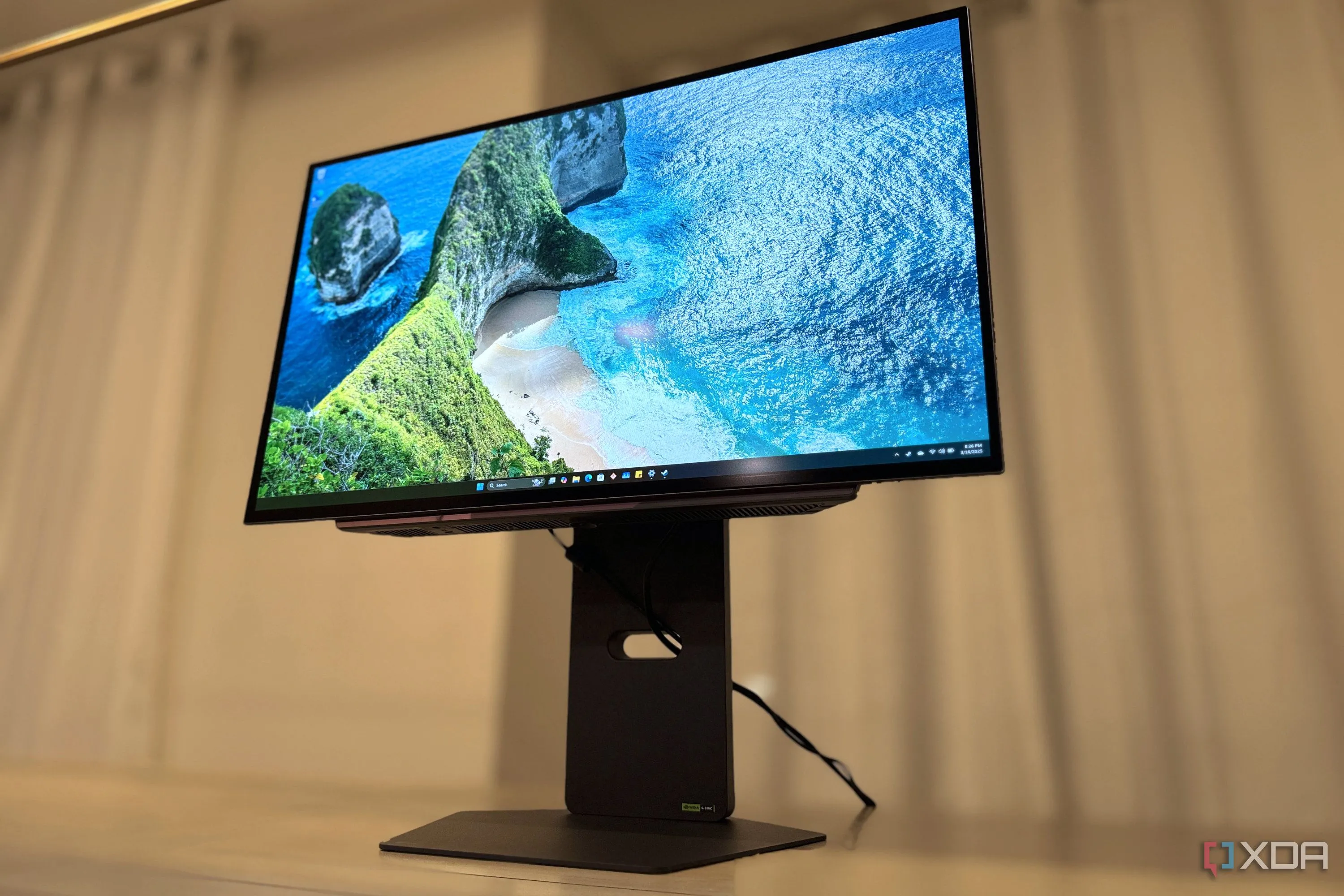 Màn hình hiển thị giao diện desktop của hệ điều hành Windows, cho thấy PC đã sẵn sàng sử dụng.