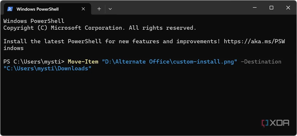 Màn hình hiển thị lệnh PowerShell di chuyển tập tin đến thư mục đích