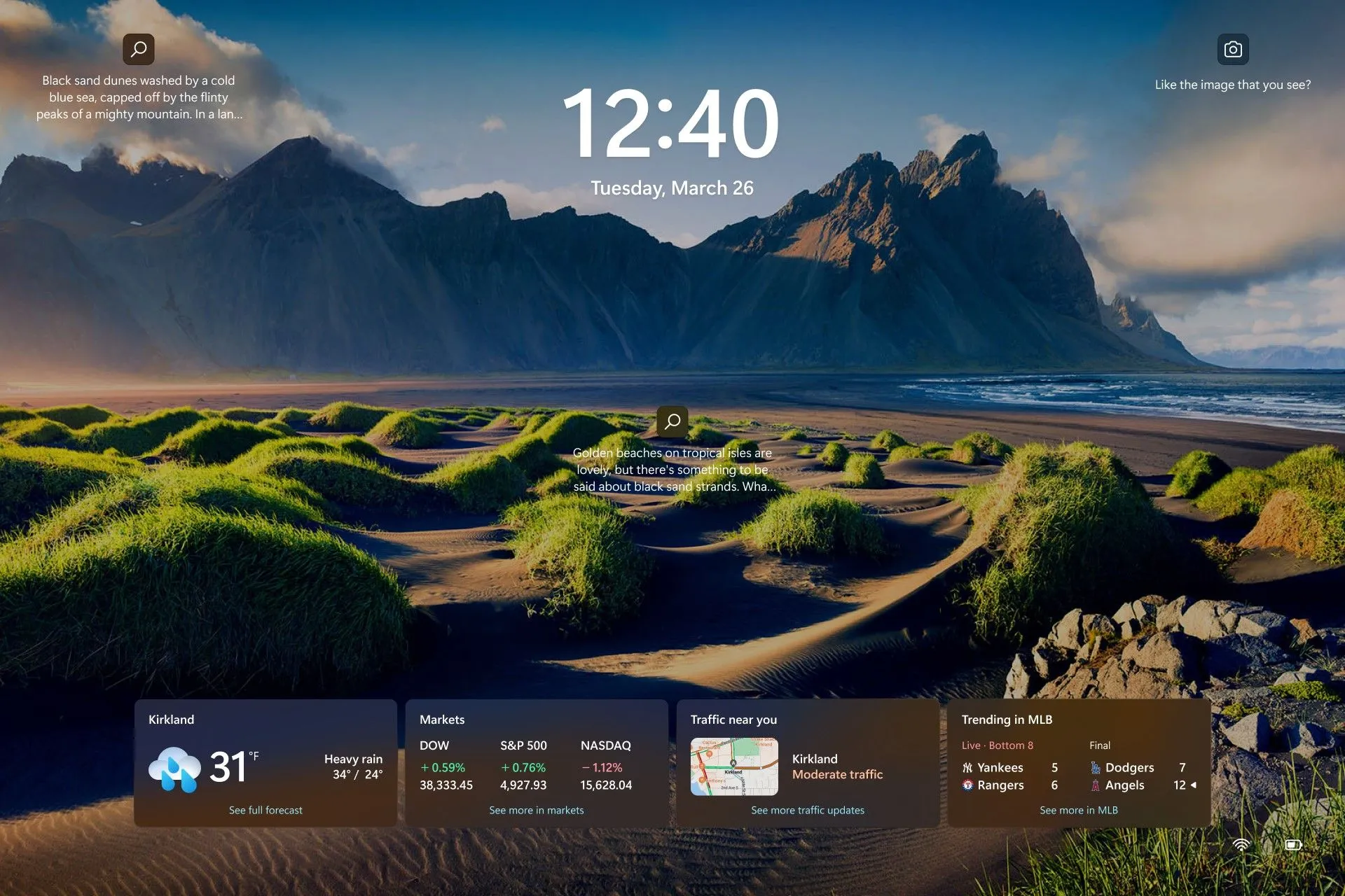 Màn hình khóa Windows 11 với các widget được đề xuất và tùy chọn Discover widgets