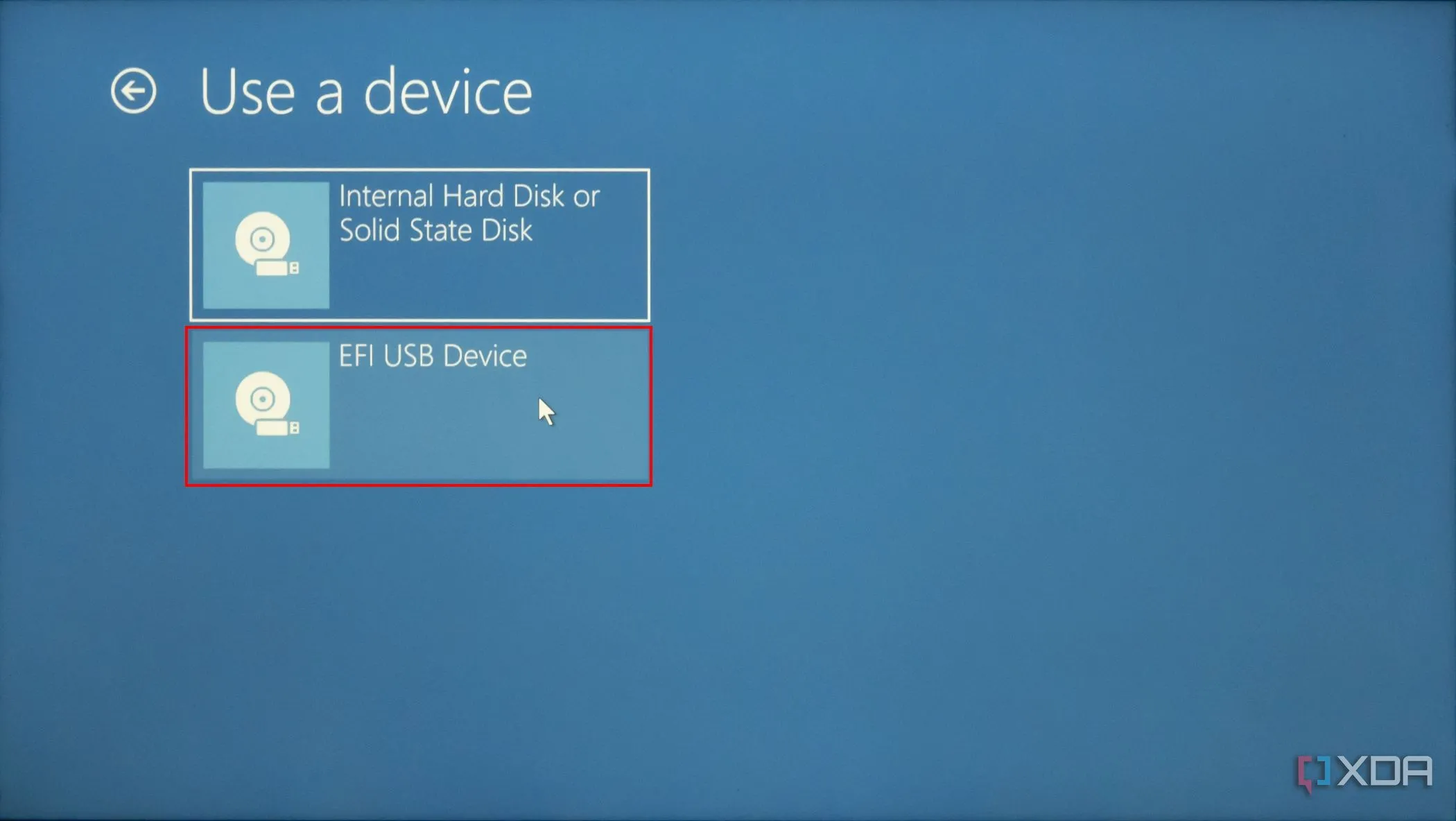 Màn hình môi trường phục hồi Windows (Windows Recovery Environment) với tùy chọn chọn thiết bị khởi động USB cho SSD cứu hộ