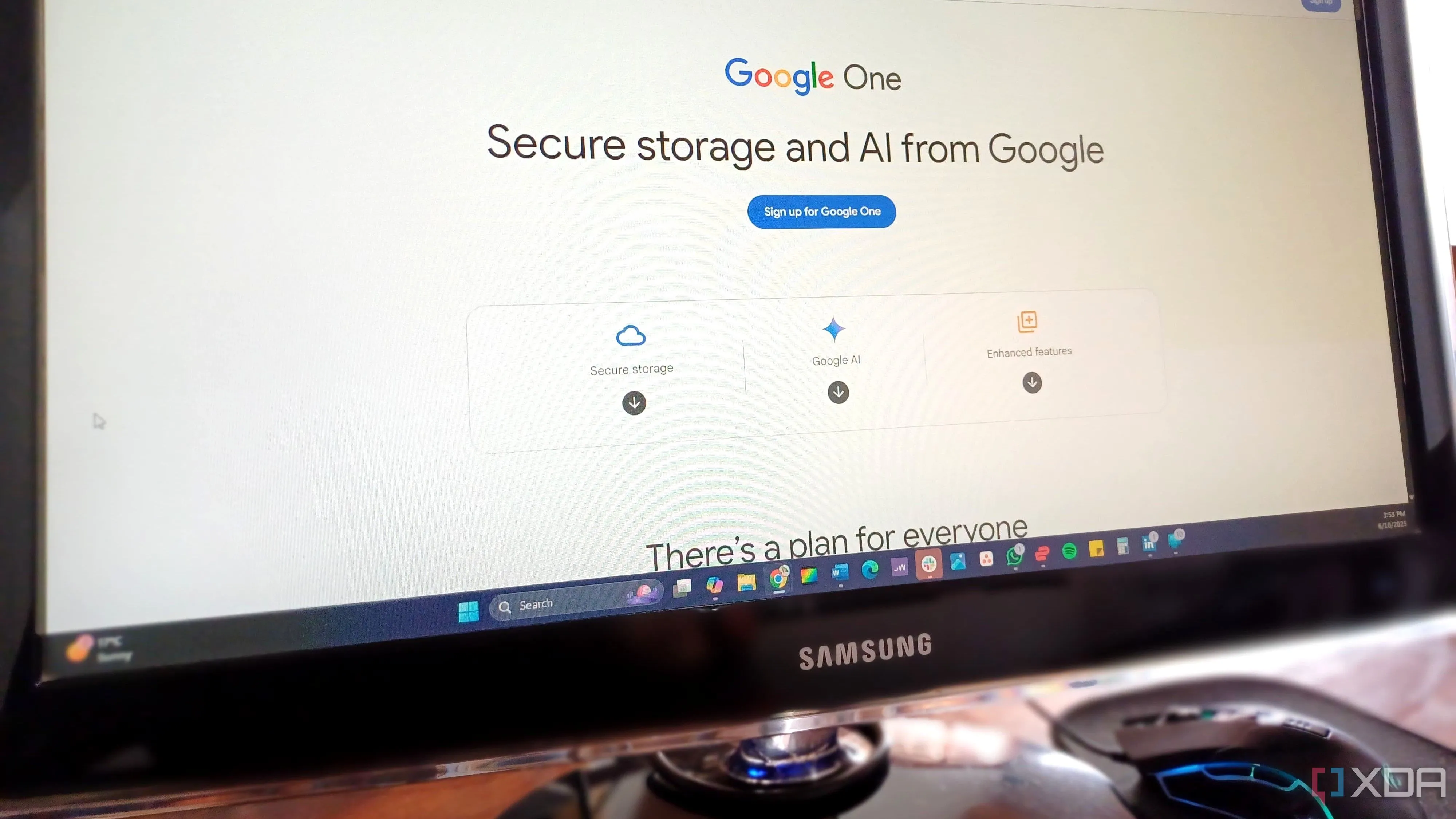 Màn hình Samsung hiển thị trang chủ Google One, minh họa giao diện thân thiện và các dịch vụ tích hợp