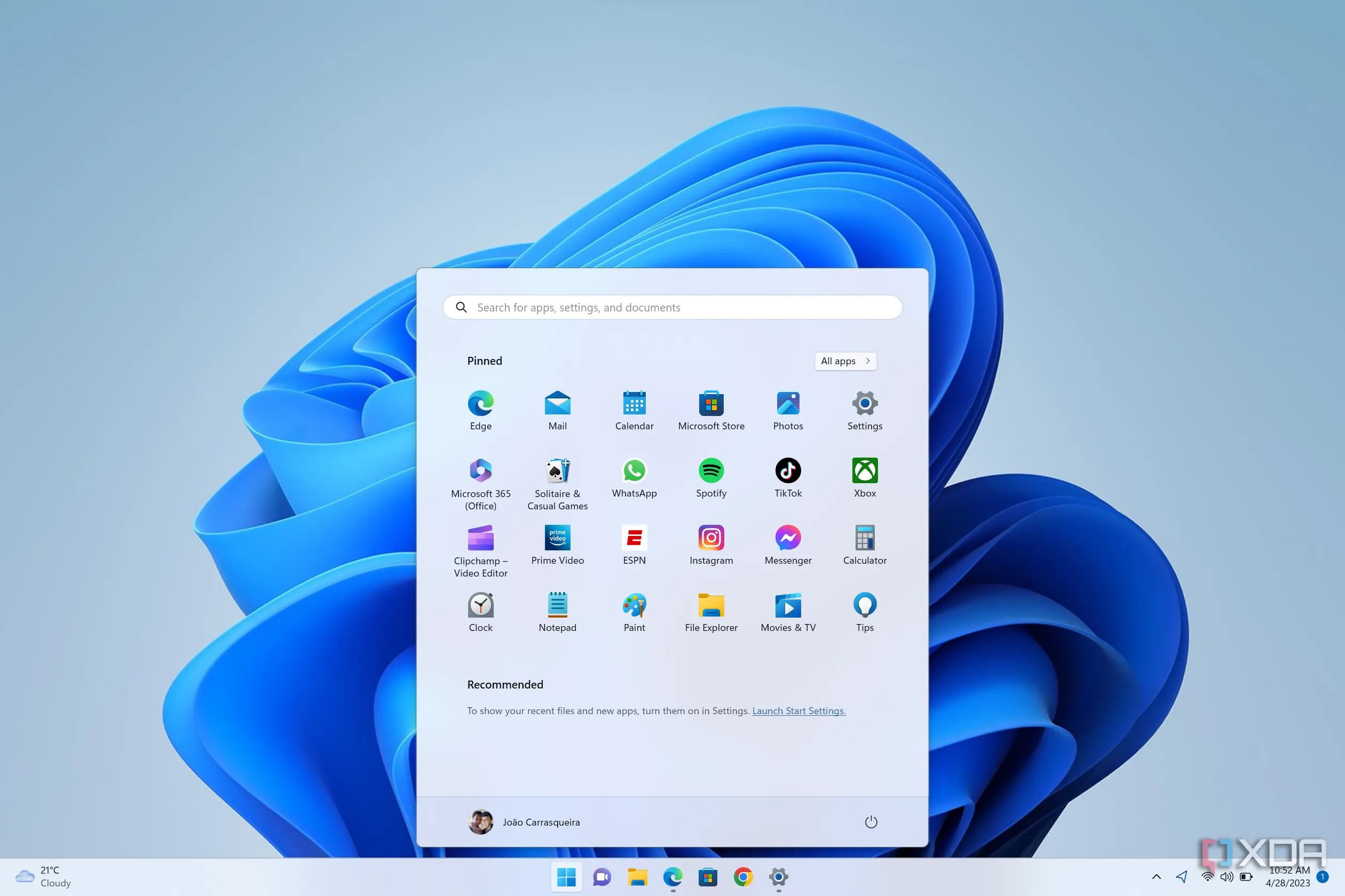 Màn hình Start Menu trên Windows 11 hiển thị mục &quot;Recommended&quot; đã bị vô hiệu hóa nội dung, nhưng vẫn chiếm không gian.