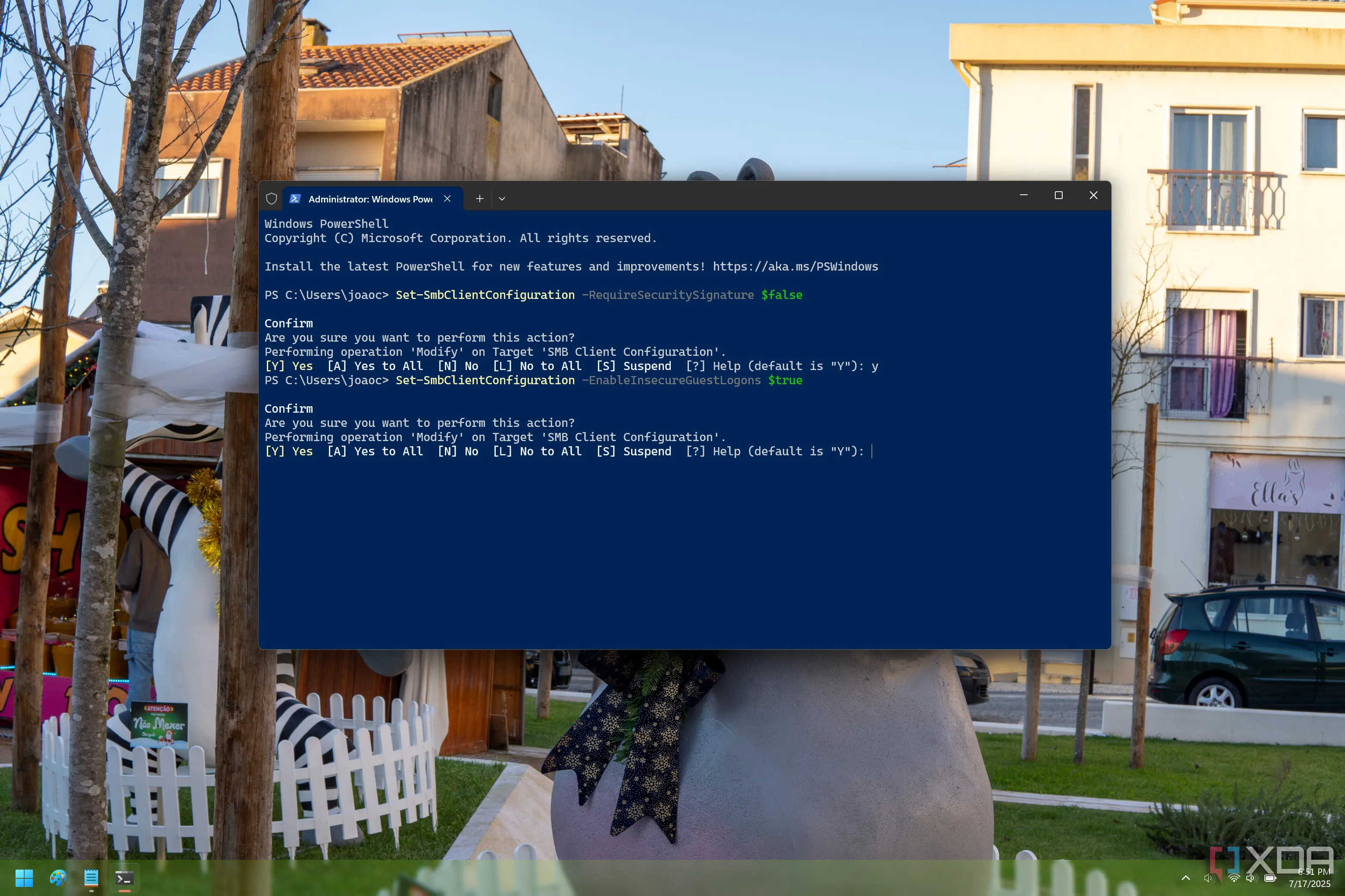 Màn hình Windows PowerShell sau khi chạy lệnh thay đổi cài đặt bảo mật SMB trên Windows 11