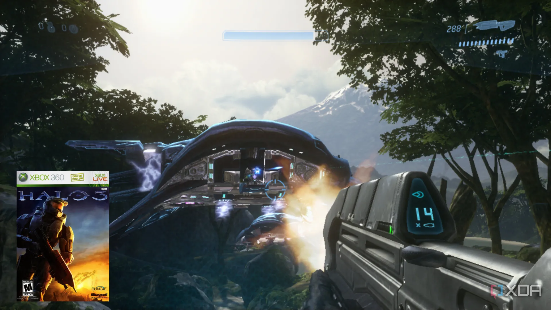 Master Chief chiến đấu với các sinh vật ngoài hành tinh trong Halo 3