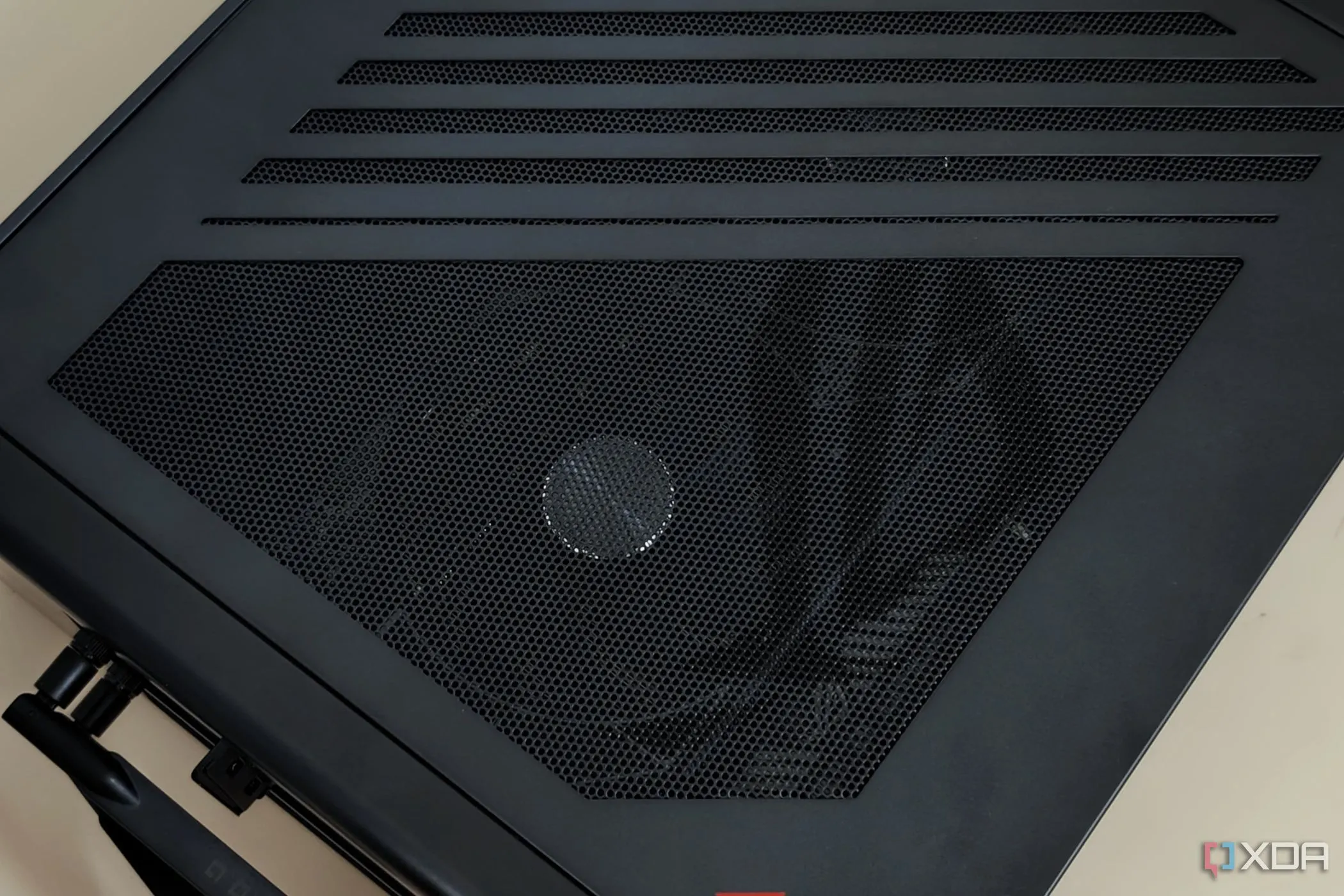 Mẫu PC để bàn SFF ASUS ROG G22CH gọn gàng